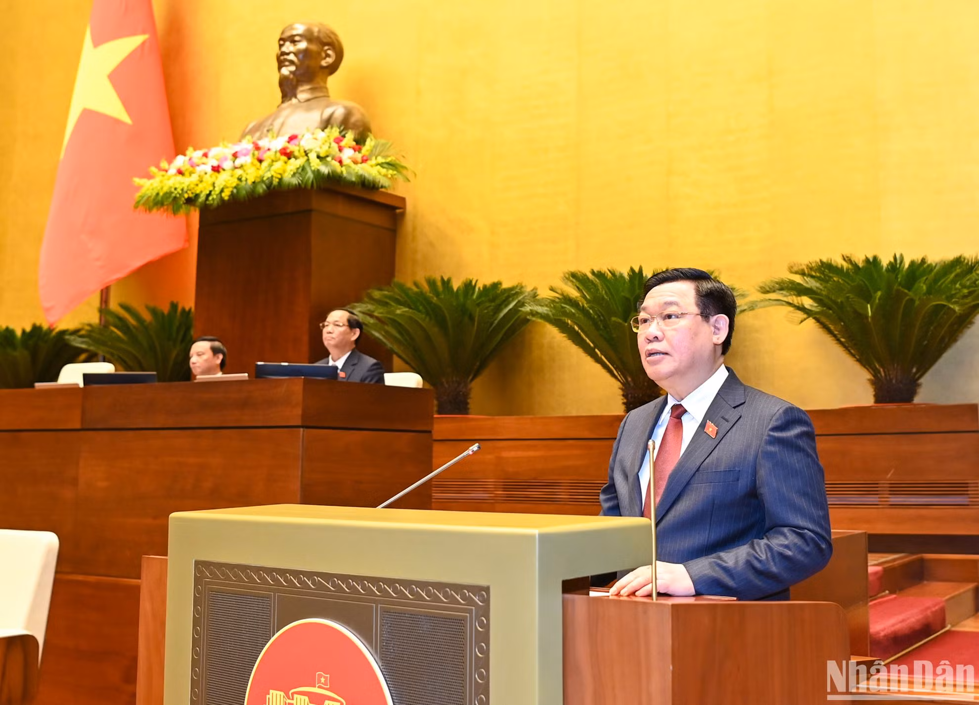 国会主席王廷惠在第十五届国会第六次会议开幕式上致辞。