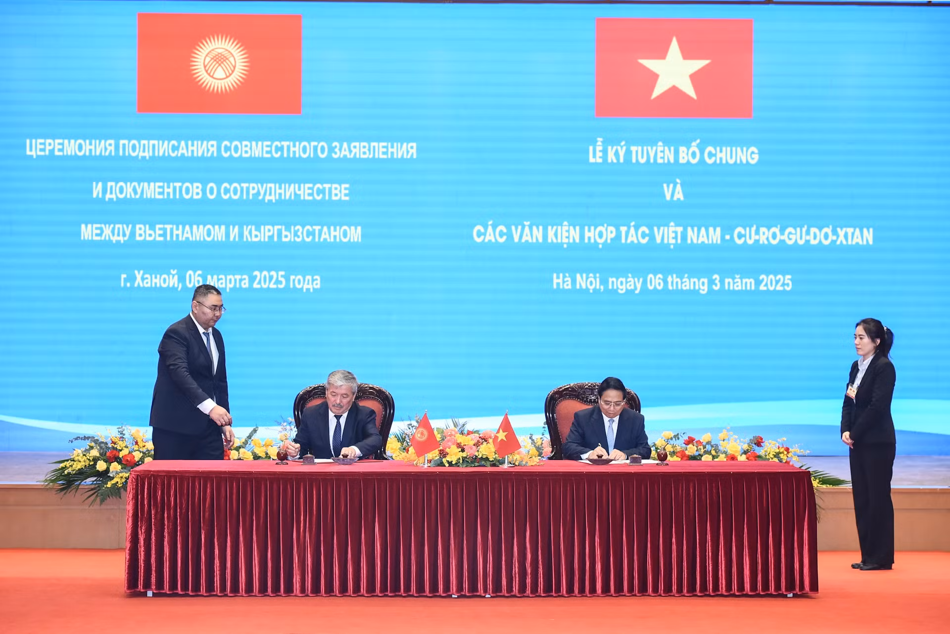越南社会主义共和国政府总理范明正和吉尔吉斯共和国总理卡西马利耶夫签署关于卡西马利耶夫总理正式访问越南社会主义共和取得结果联合声明。