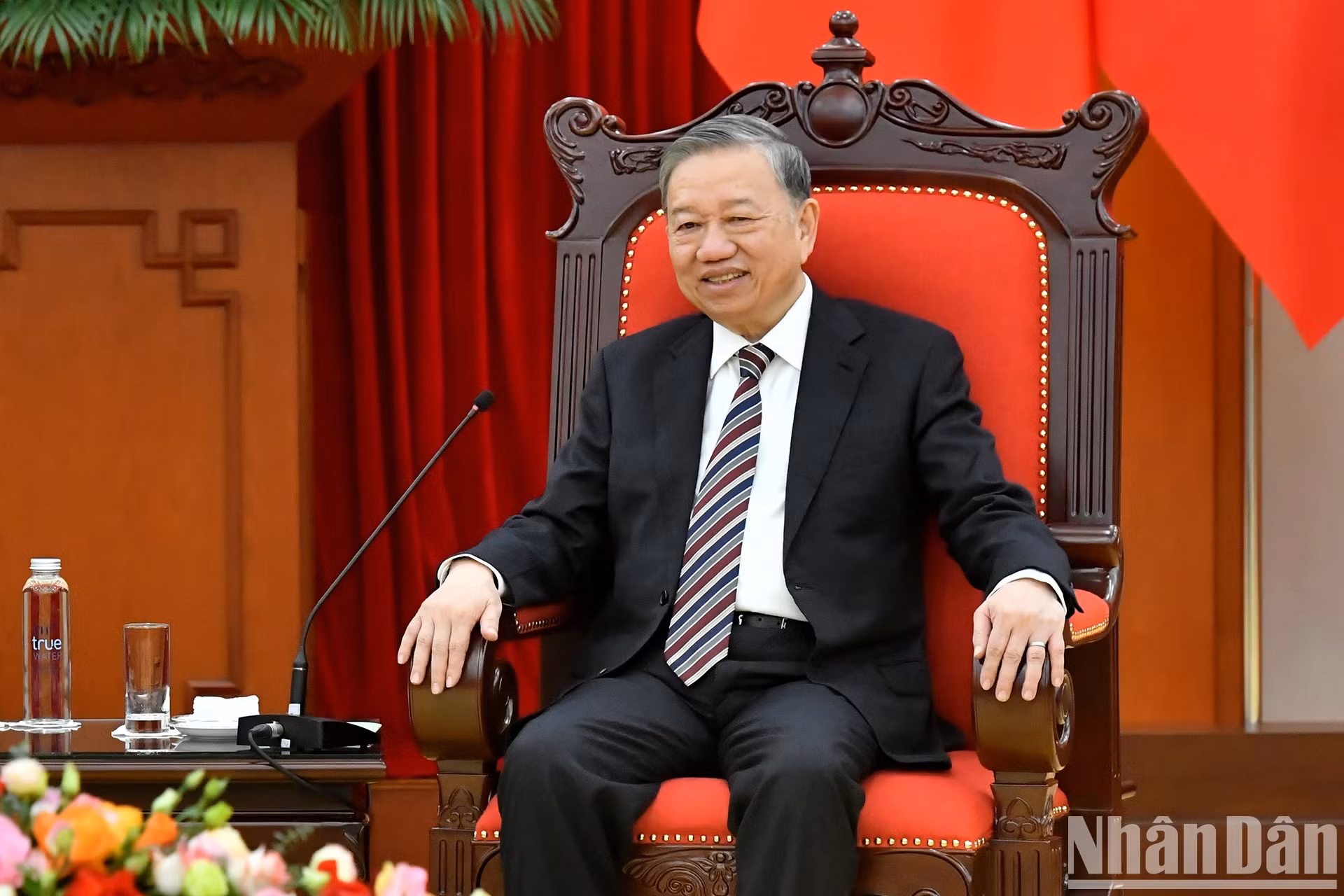 越共中央总书记苏林在会见俄罗斯联邦政府总理米舒斯京时发表讲话。