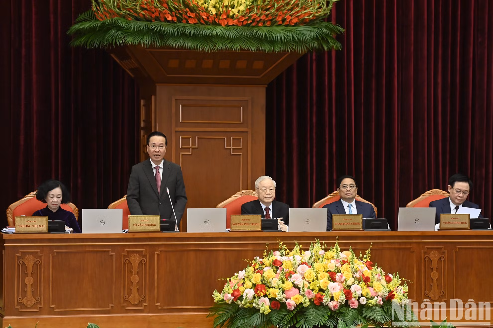 越共中央政治局委员、越南国家主席武文赏引导开幕式。（登科 摄）