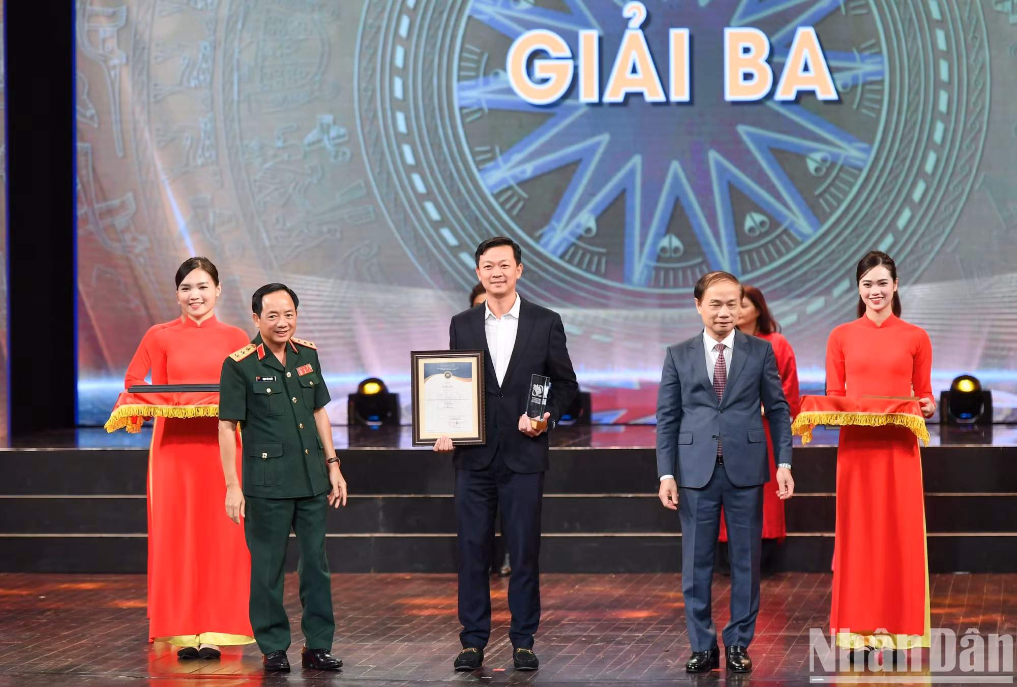 越南《人民报》社记者武维玲荣获三等奖。（成达 摄）