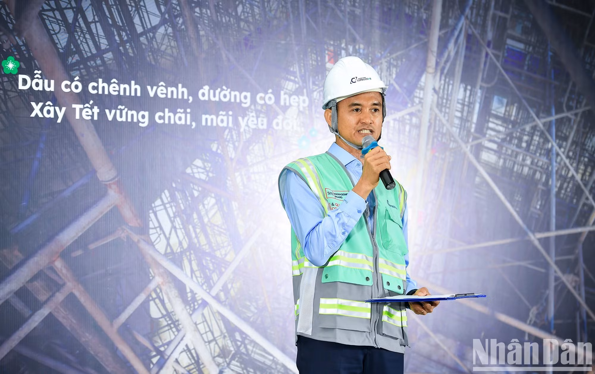 Coteccons集团执行经理阮志善表示,基于Coteccons集团的感恩文化,这是该集团第二年举行“建设2024甲辰年春节”活动。 Coteccons集团执行经理阮志善表示,基于Coteccons集团的感恩文化,这是该集团第二年举行“建设2024甲辰年春节”活动。