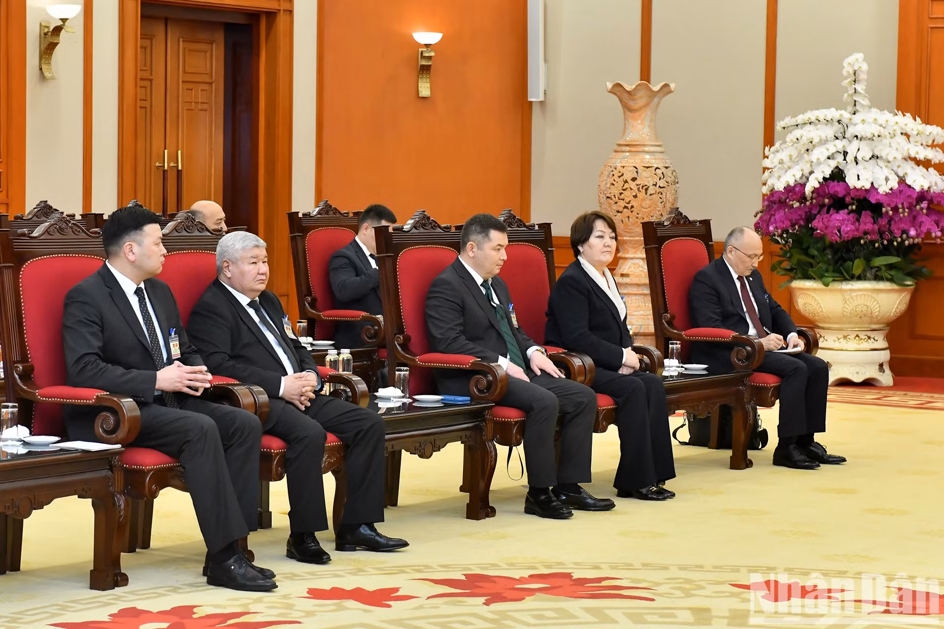出席会见的吉尔吉斯共和国代表团成员。