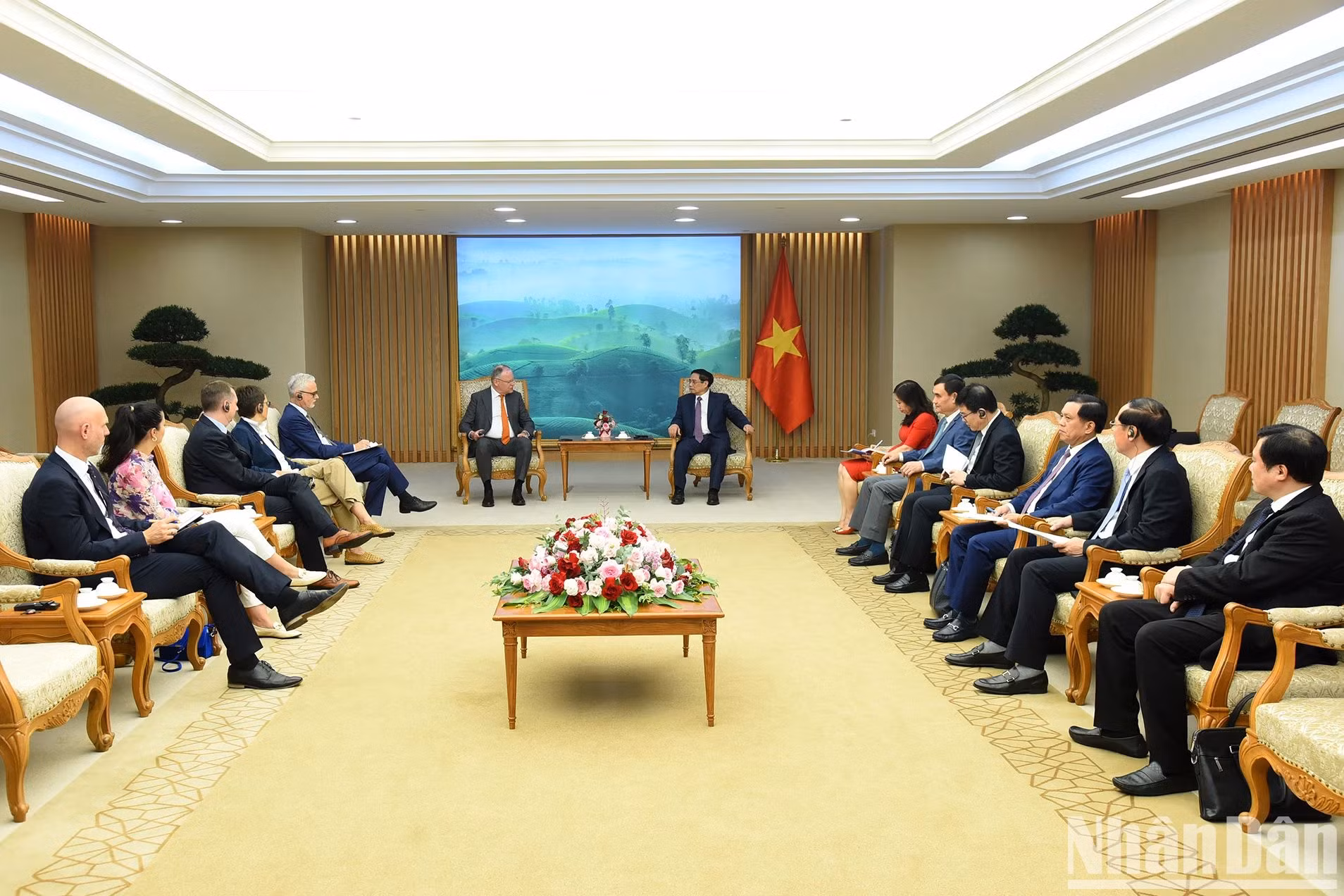 越南政府总理范明正会见德国下萨克森州州长斯特凡·魏尔。（陈海 摄）