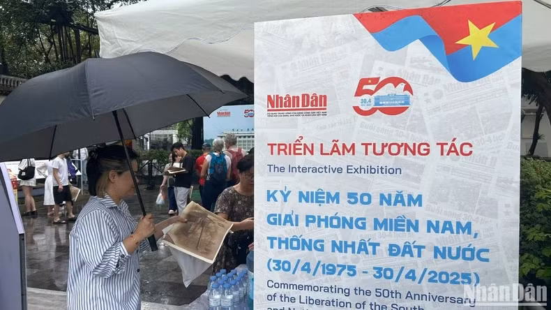 大雨倾盆阻挡不了互动体验展的“火热”。