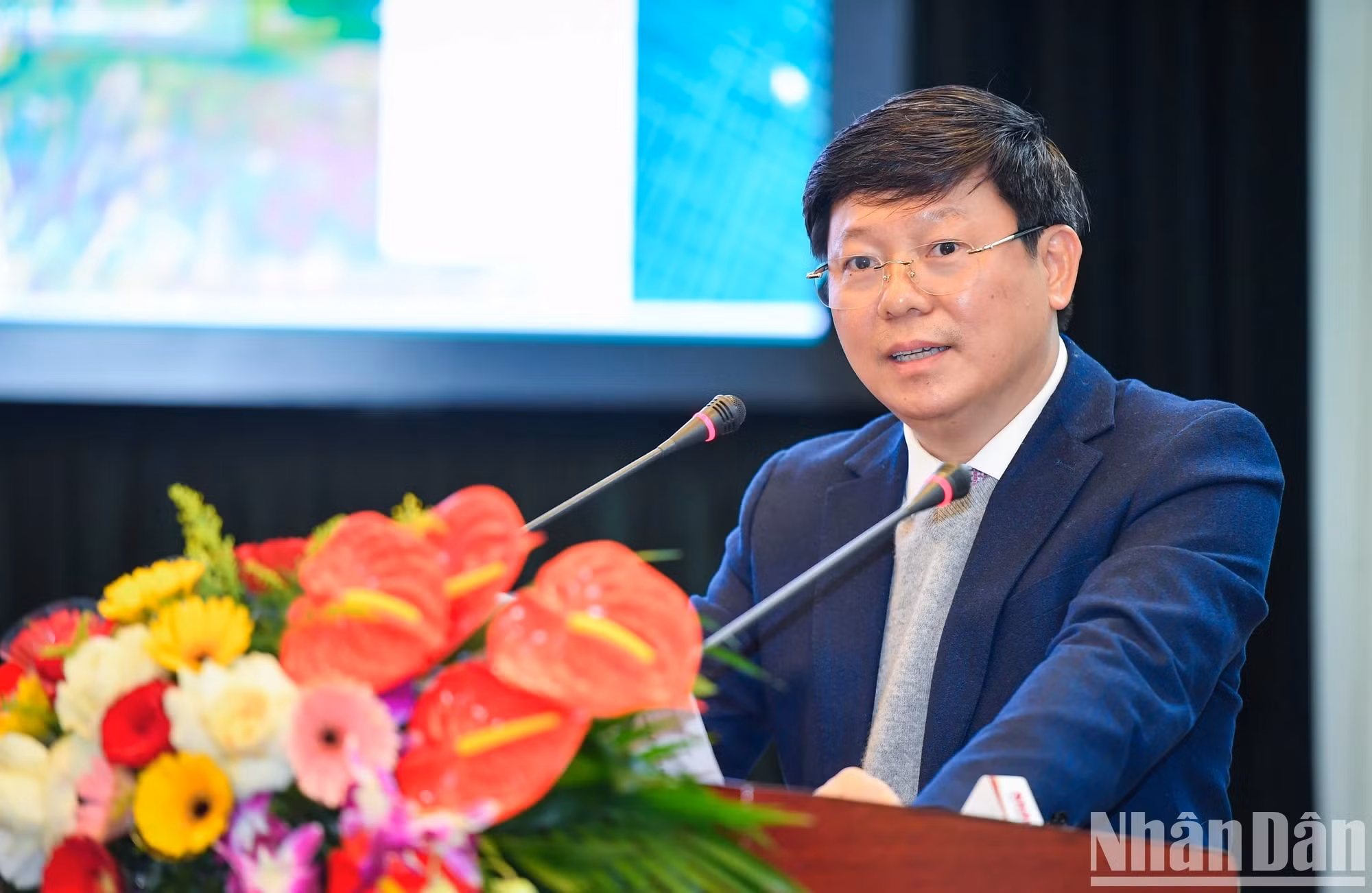 越共中央宣教部副部长陈青林高度评价《人民报》社开辟“一乡一品OCOP”专栏的创意。 越共中央宣教部副部长陈青林高度评价《人民报》社开辟“一乡一品OCOP”专栏的创意。