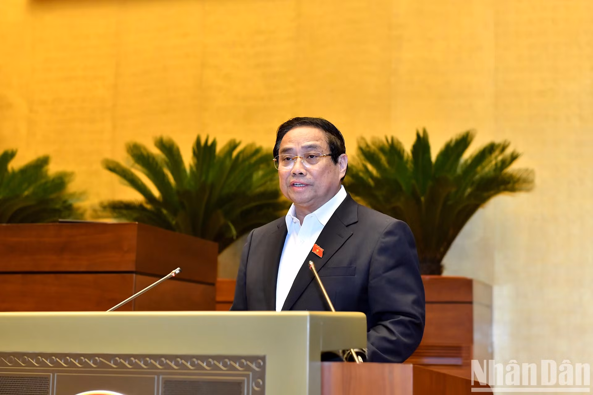 政府总理范明正作报告。