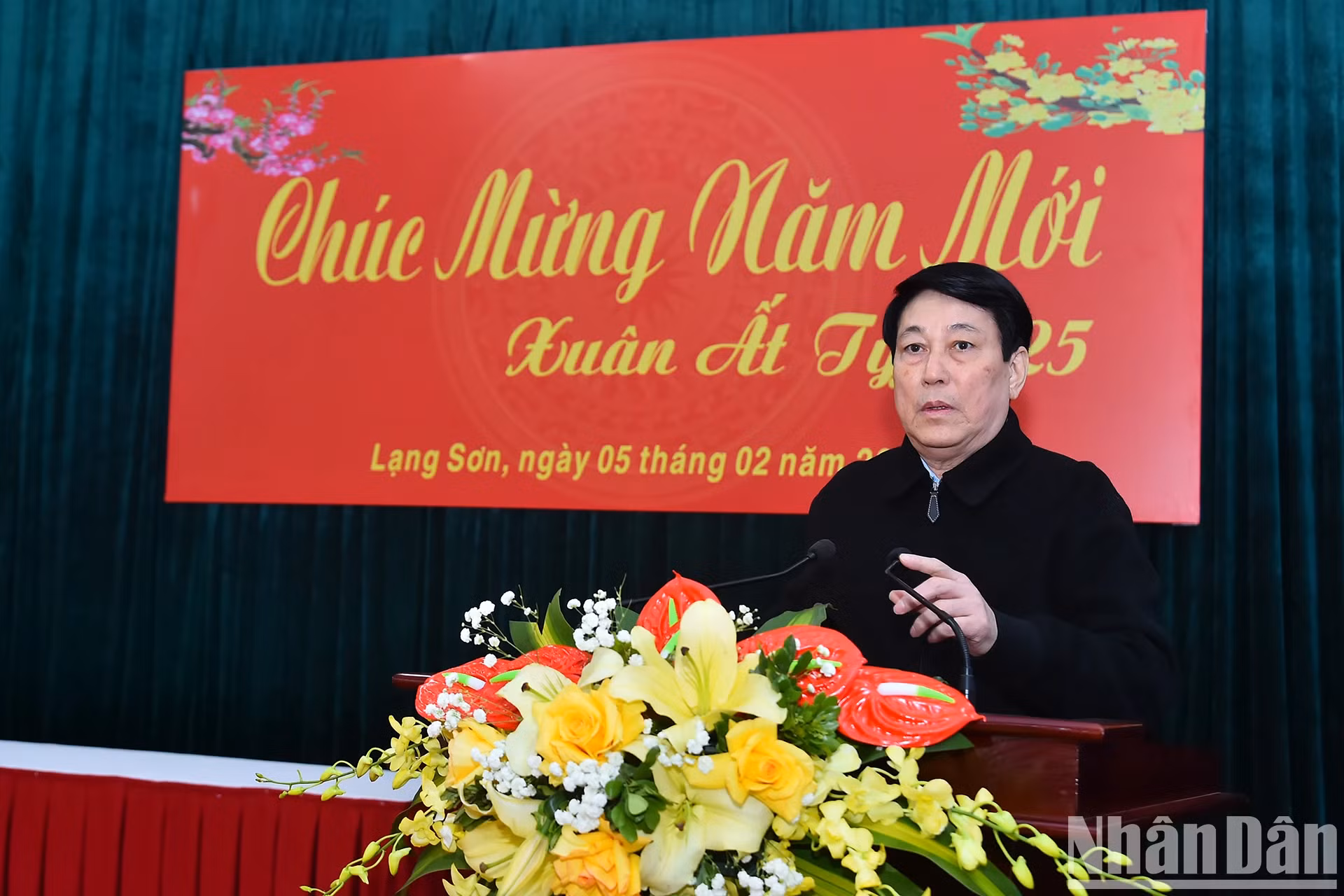 梁强主席在会上发表讲话。