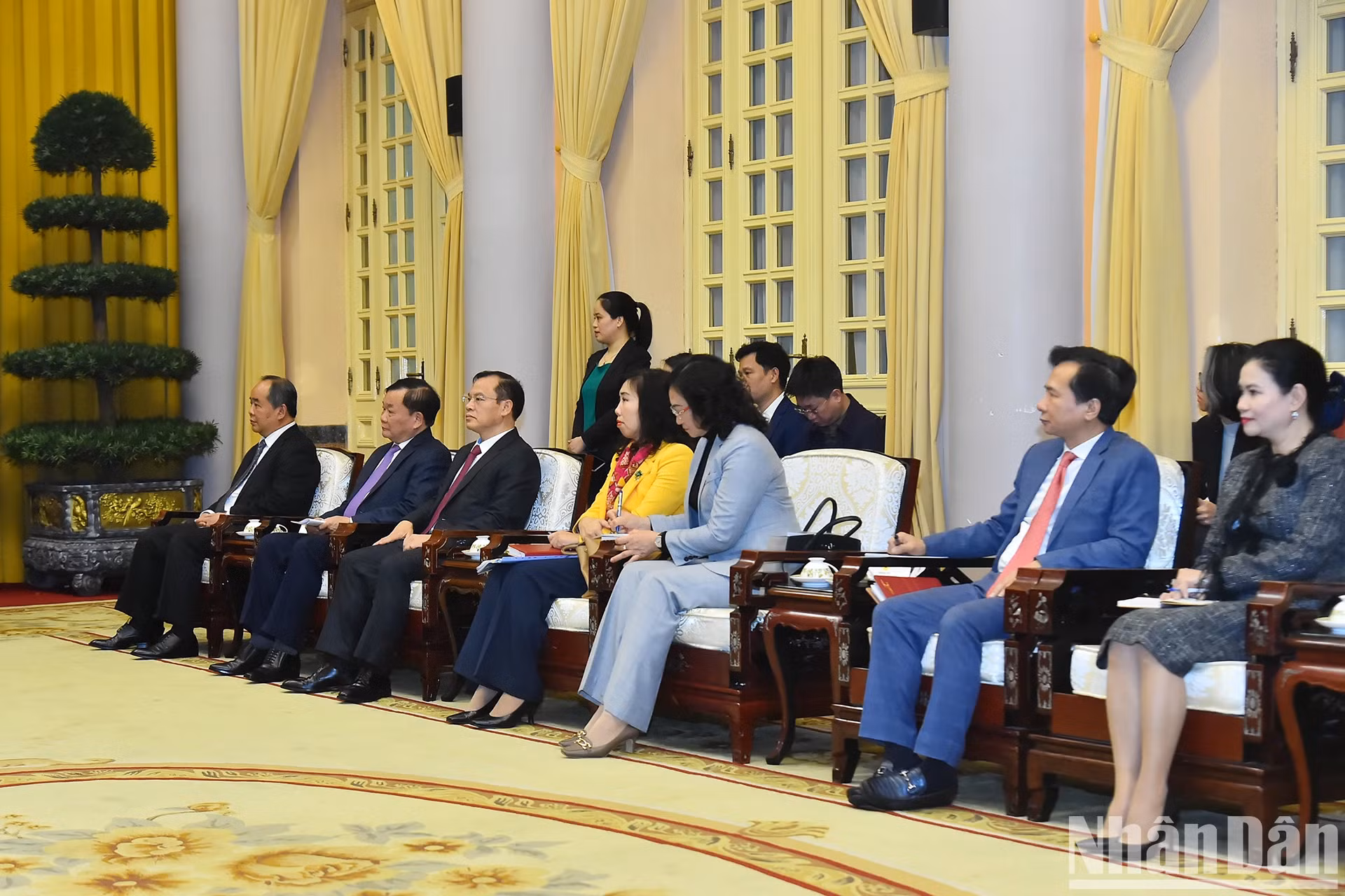 越南代表出席会见。