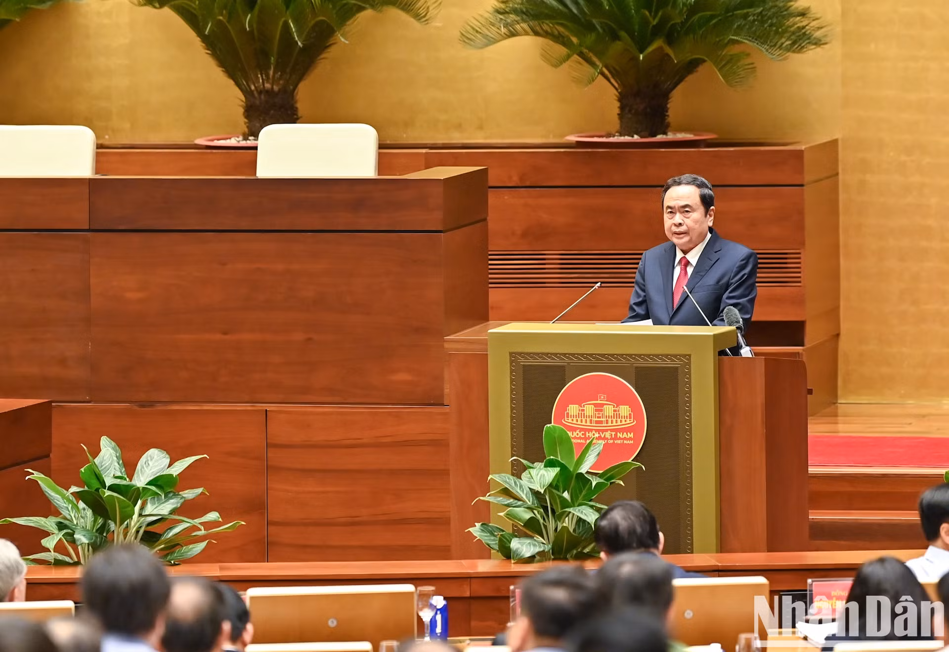 国会主席陈青敏就关于修改宪法和法律，2026年至2031年任期第十六届国会和各级人民议会代表选举指导方向作了专题报告。
