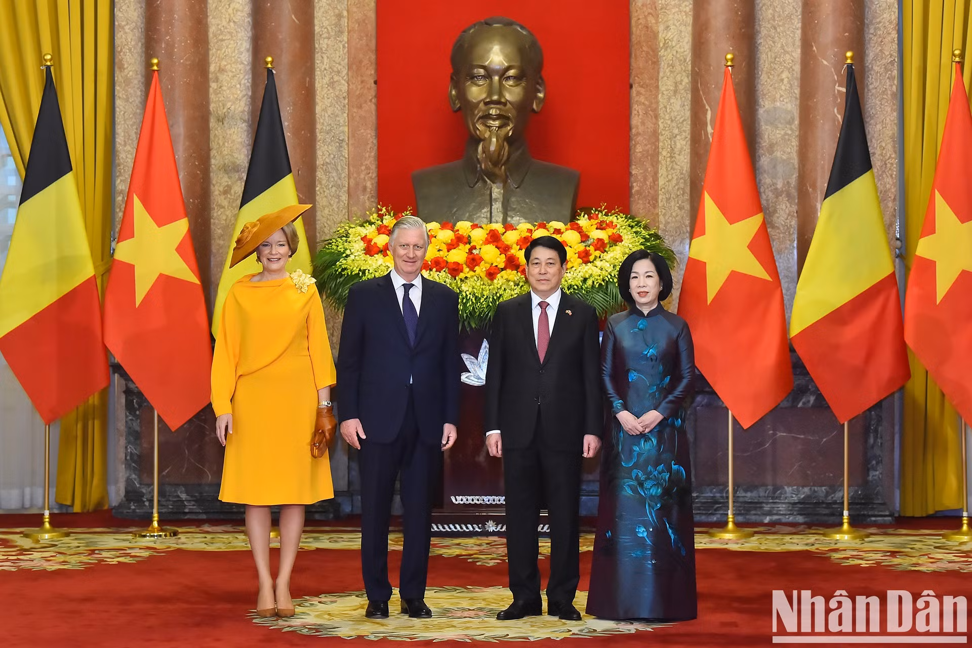 越南国家主席梁强和夫人与比利时国王菲利普和皇后。