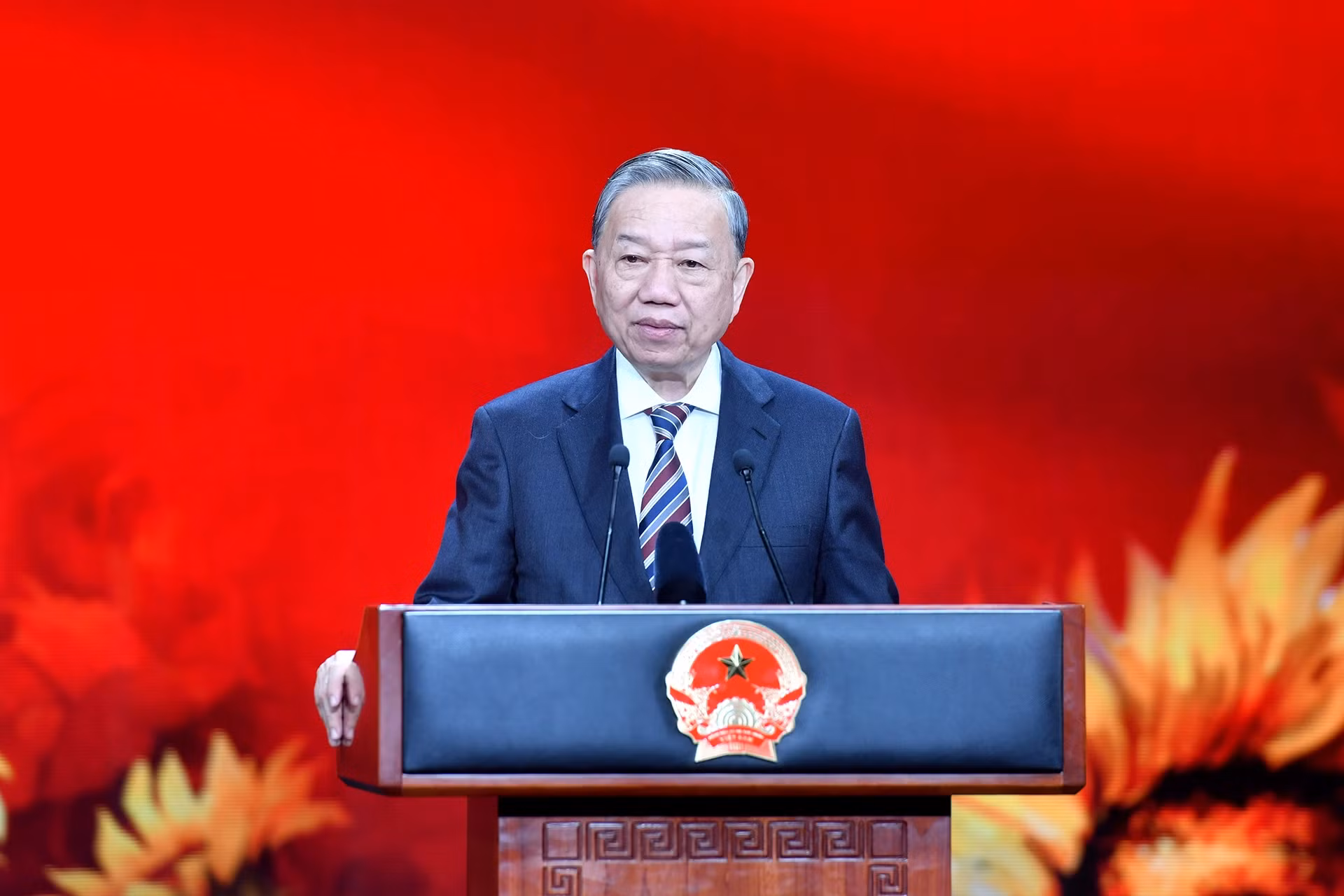 苏林总书记在表彰大会上发表讲话。