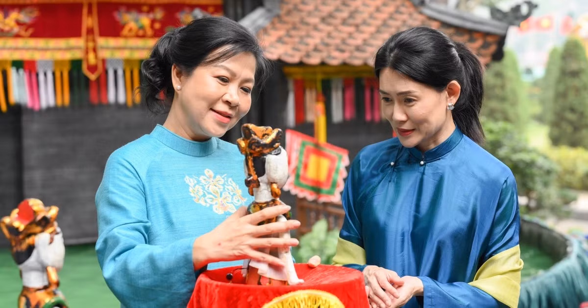 苏林总书记夫人与新加坡总理夫人欣赏越南民间艺术【组图】