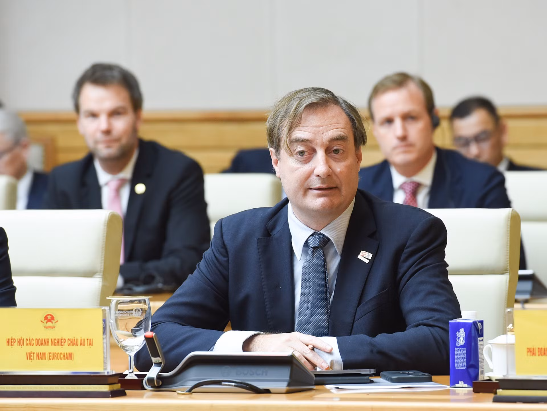 越南欧洲商会代表在座谈会上发表讲话。