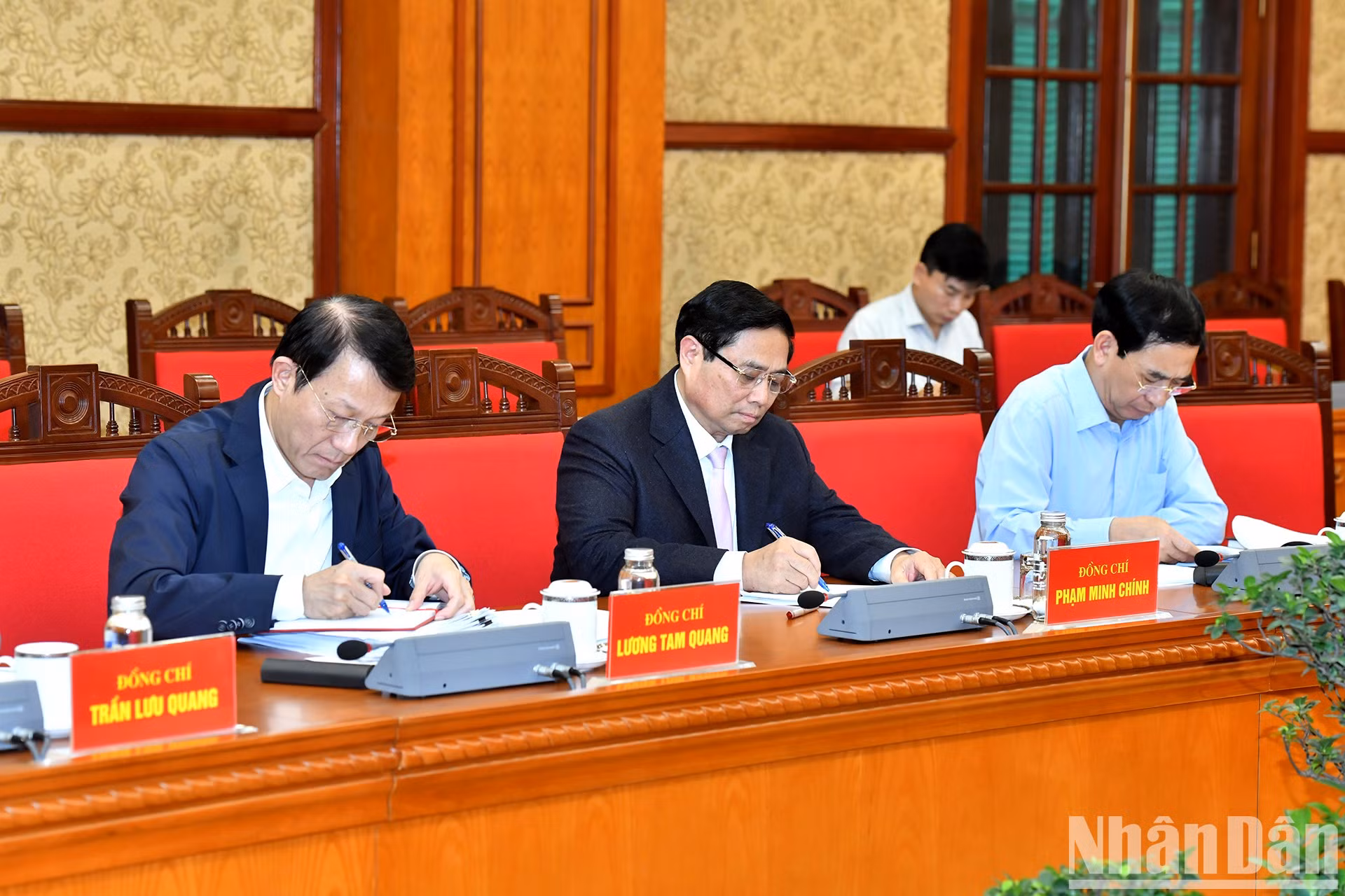 范明正总理以及执委会成员出席会议。