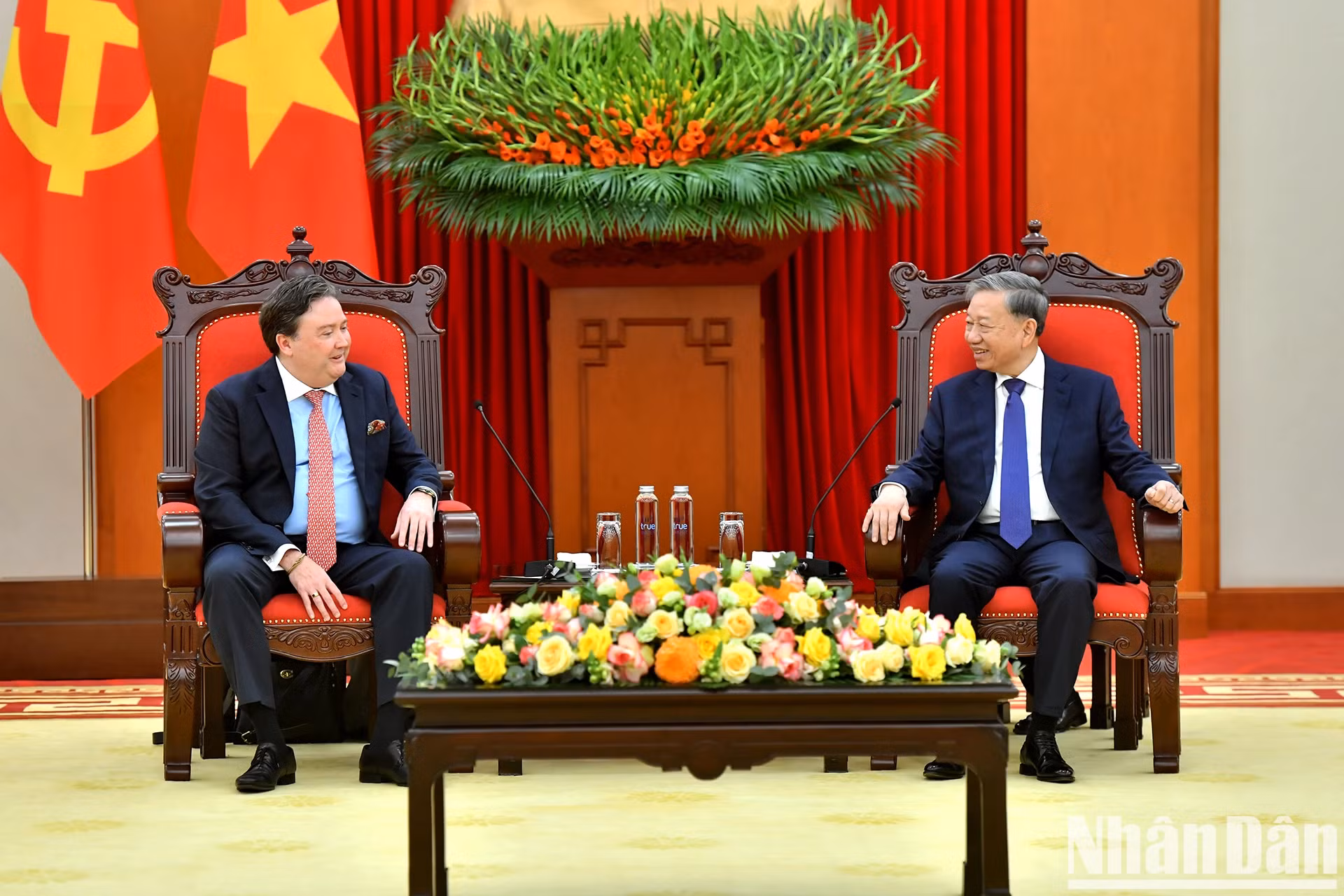 越共中央总书记苏林会见美国驻越南大使马克·纳珀。
