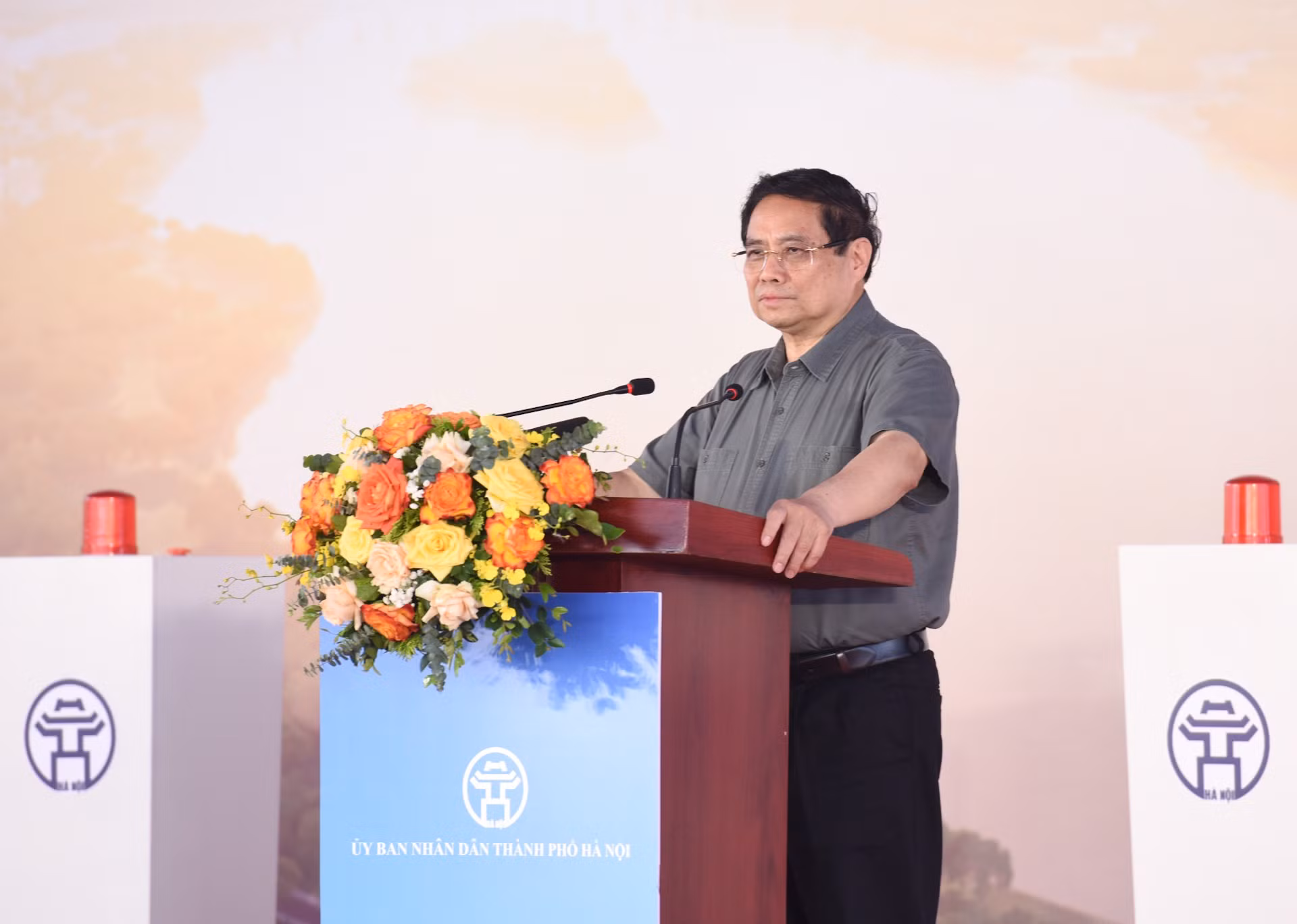 范明正总理在仪式上发表讲话。