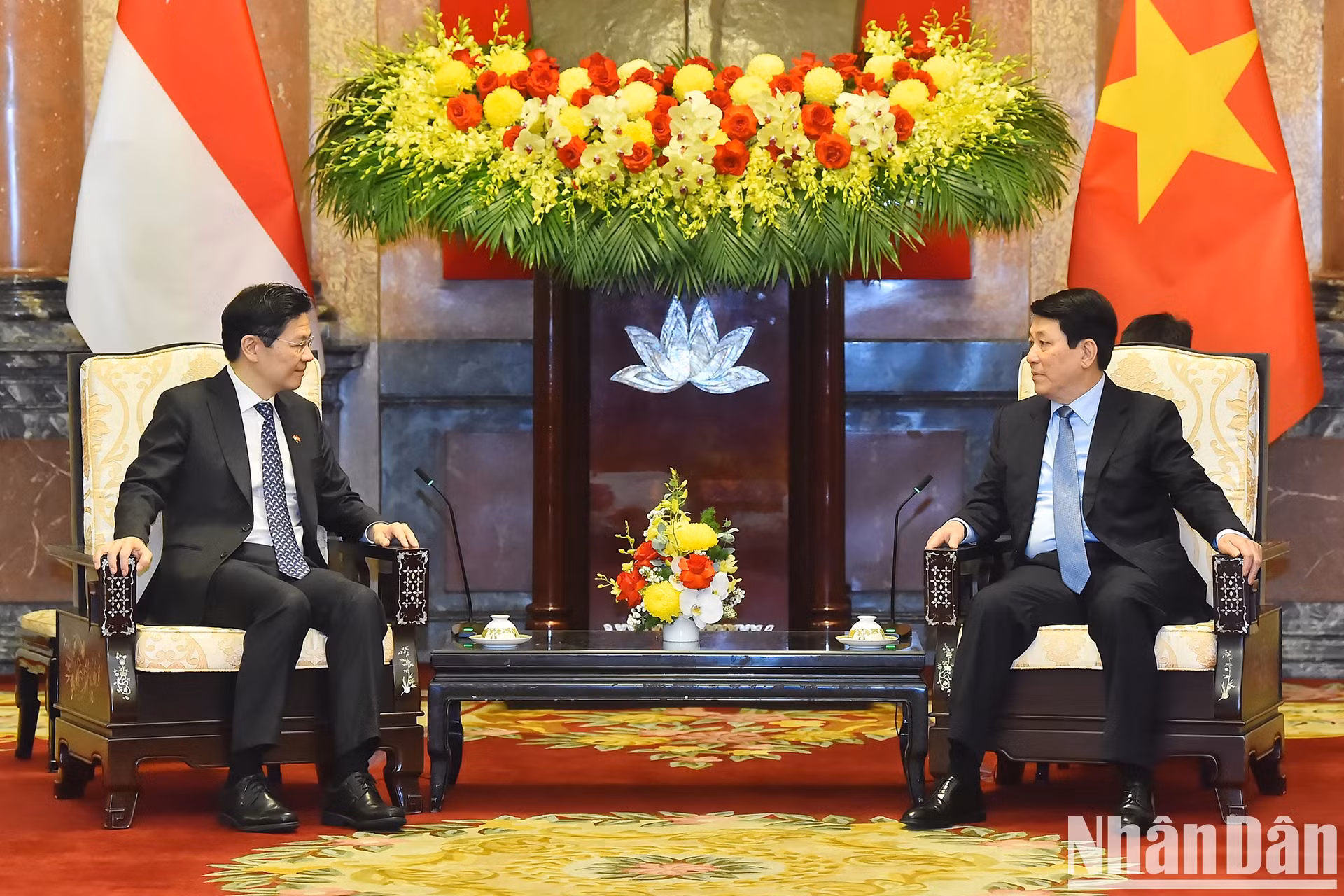 越南国家主席梁强会见新加坡总理黄循财。
