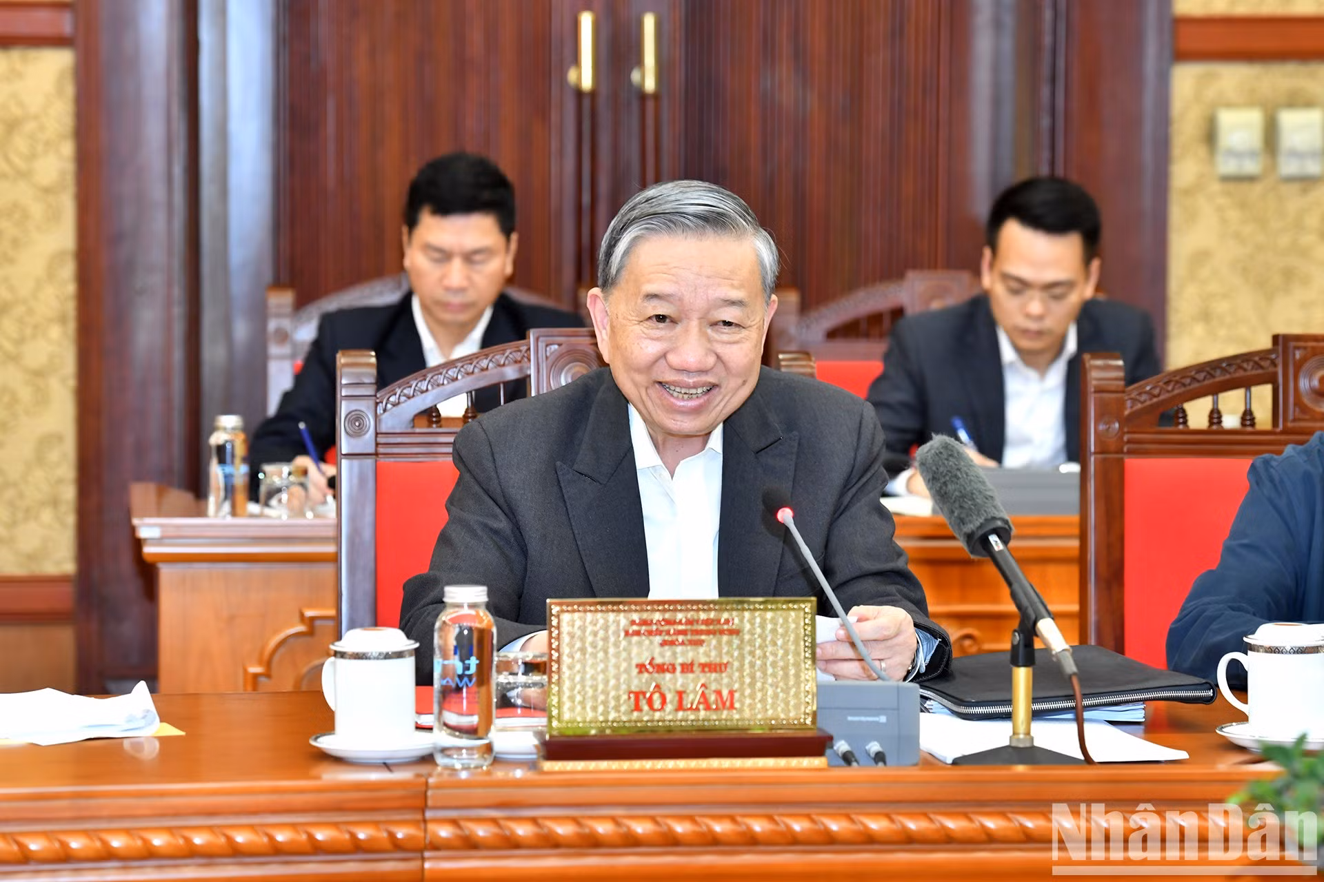 苏林总书记在会上发表指导性讲话。