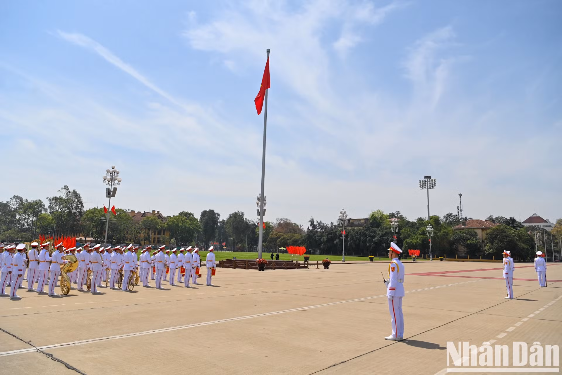军乐团在巴亭广场举行仪式。