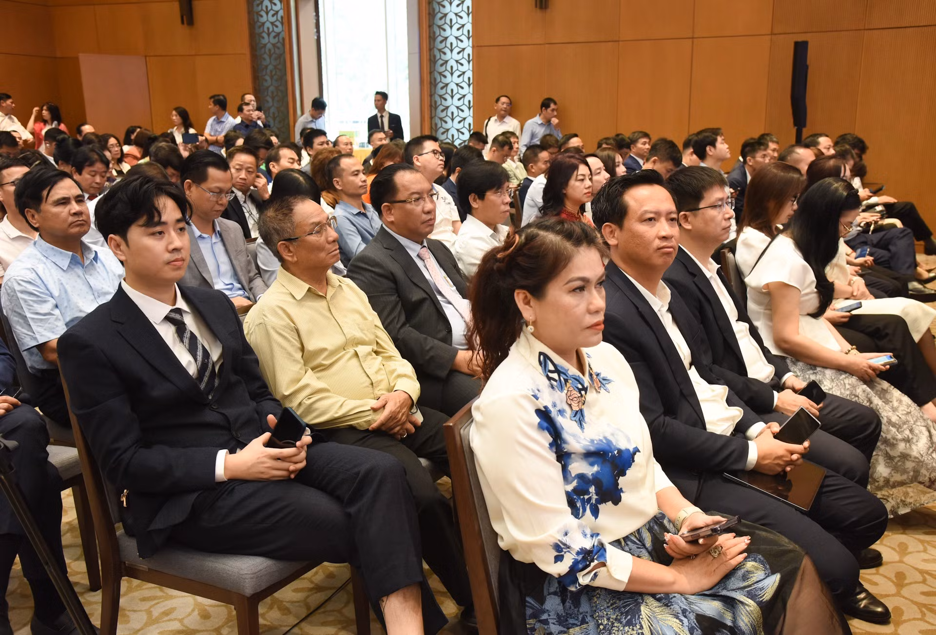 各位代表出席仪式。