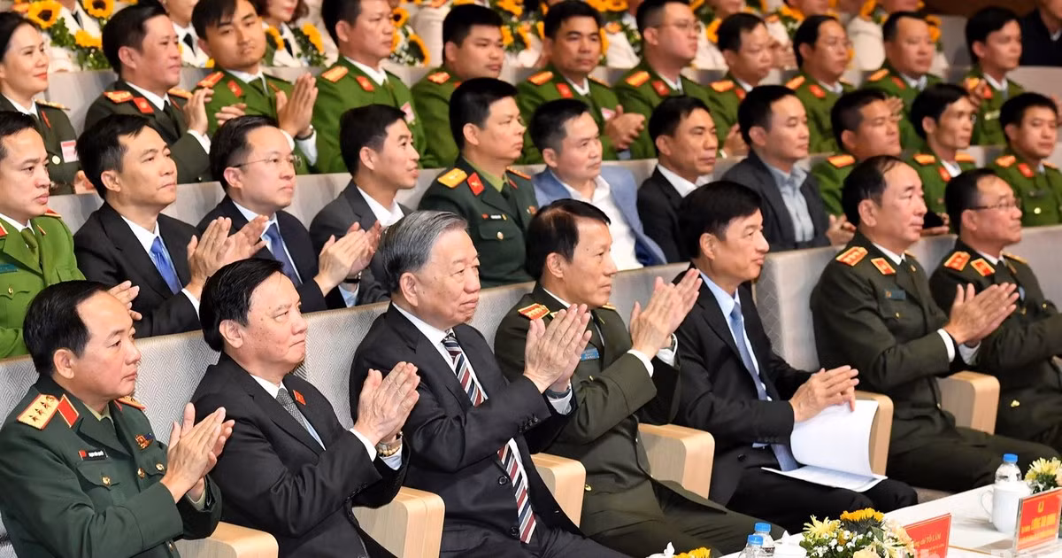 苏林总书记出席“活在人民心中”表彰大会【组图】