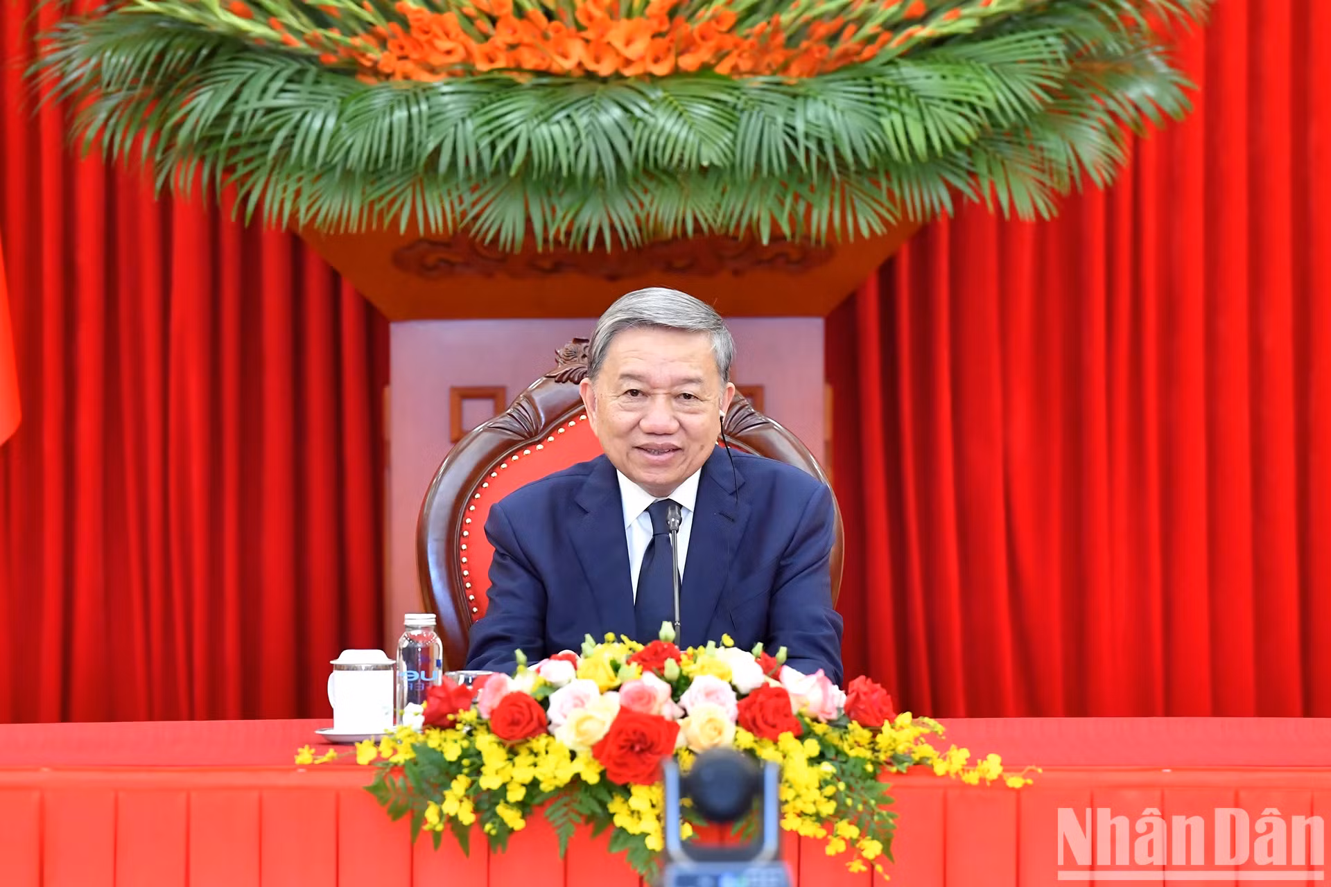 越共中央总书记苏林同南非总统、执政党非洲人国民大会主席西里尔·拉马福萨通电话。