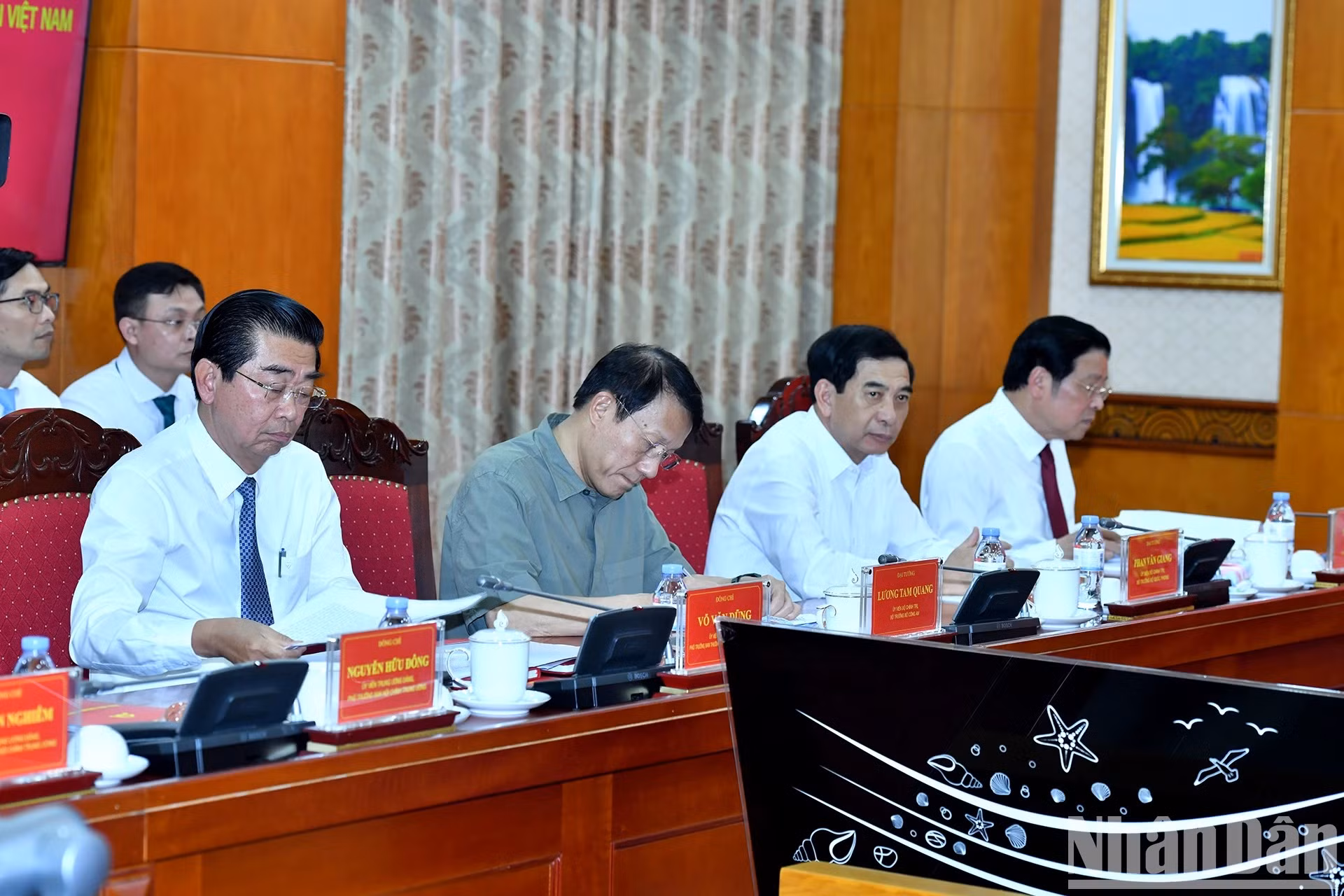 出席会议的代表们。
