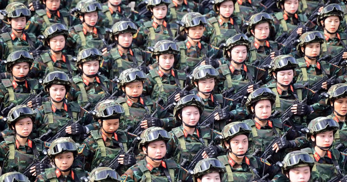 在边和机场参与阅兵合练彩排的“女性身影”