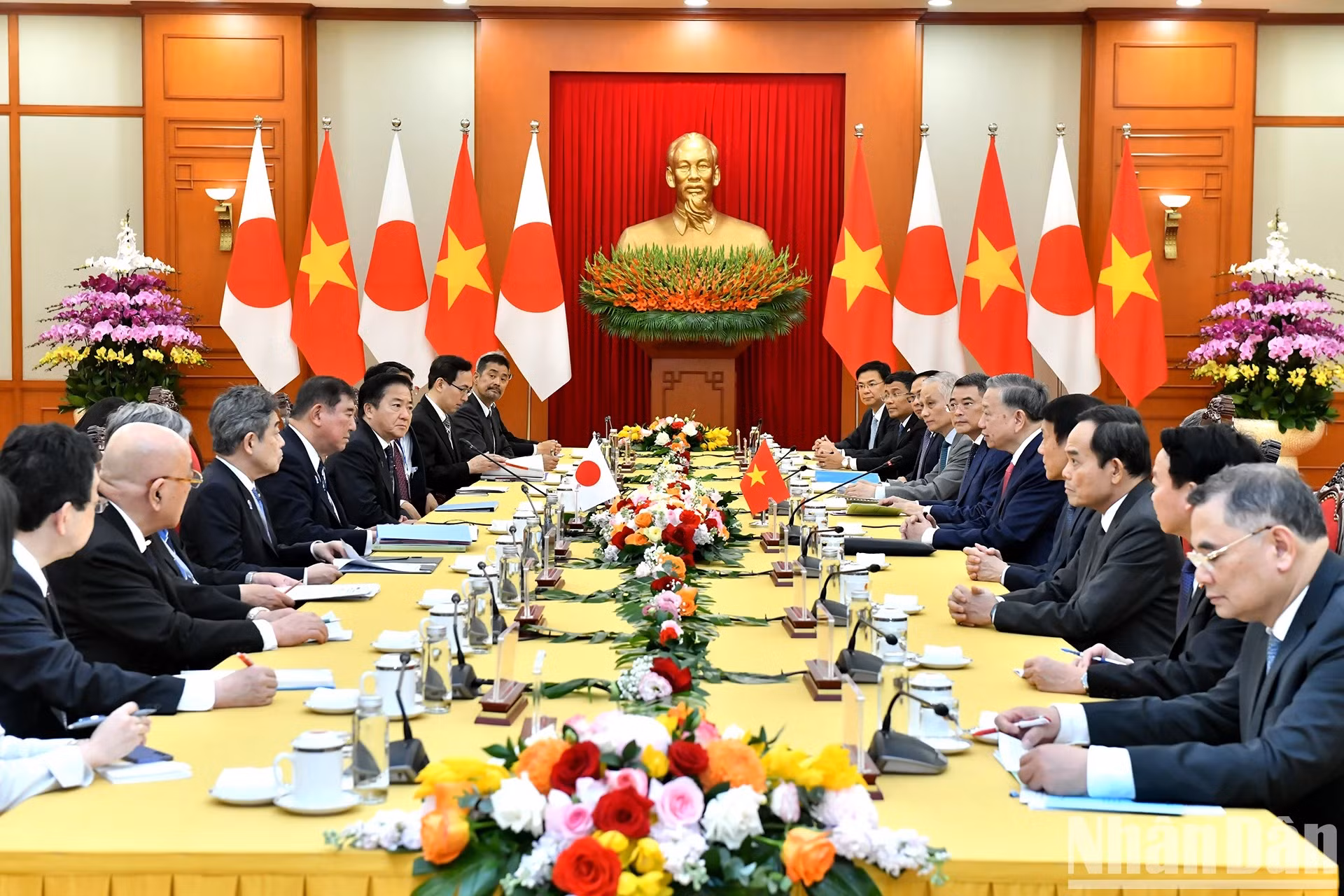 越共中央总书记苏林会见日本首相石破茂。