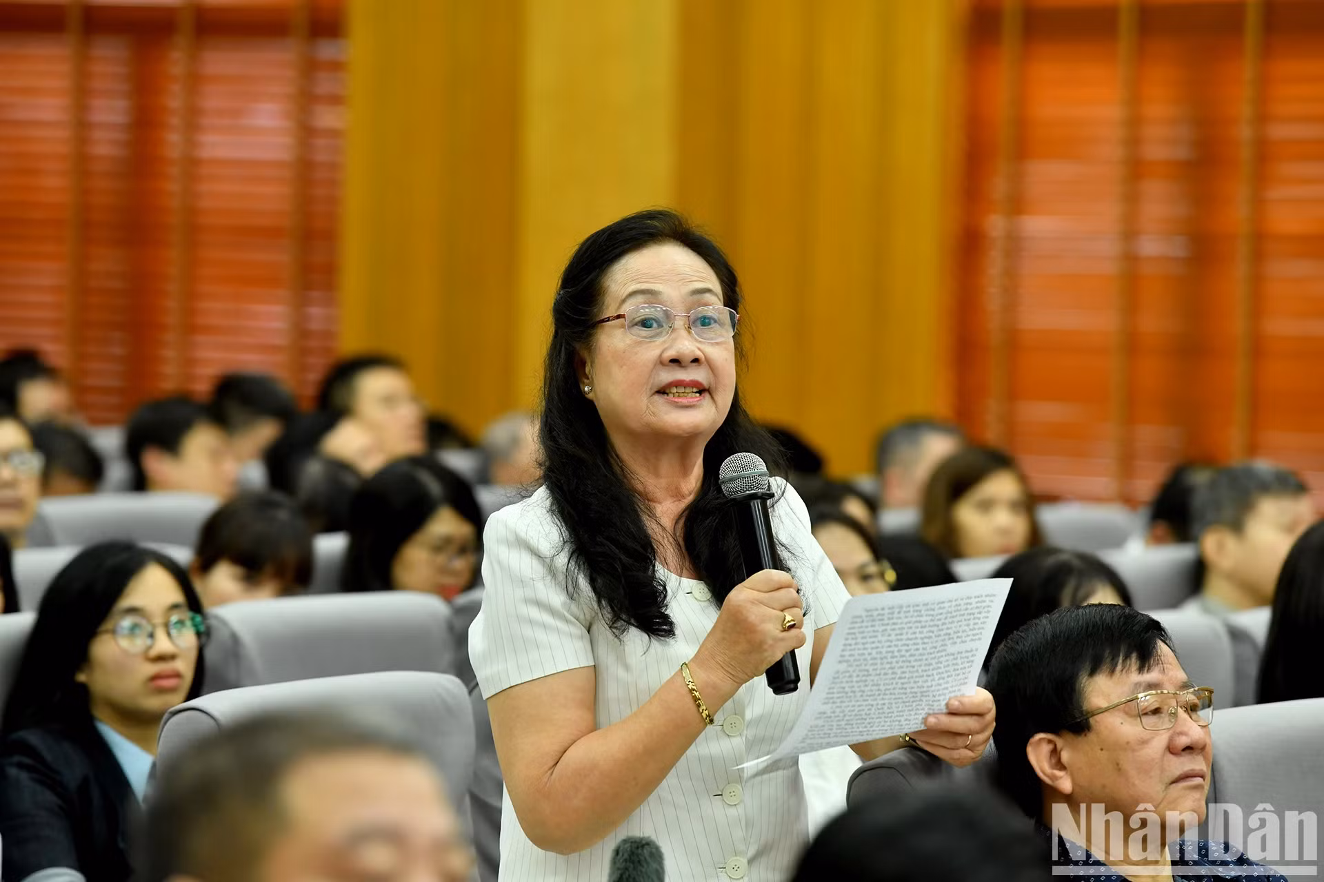 河内市选民发表意见。