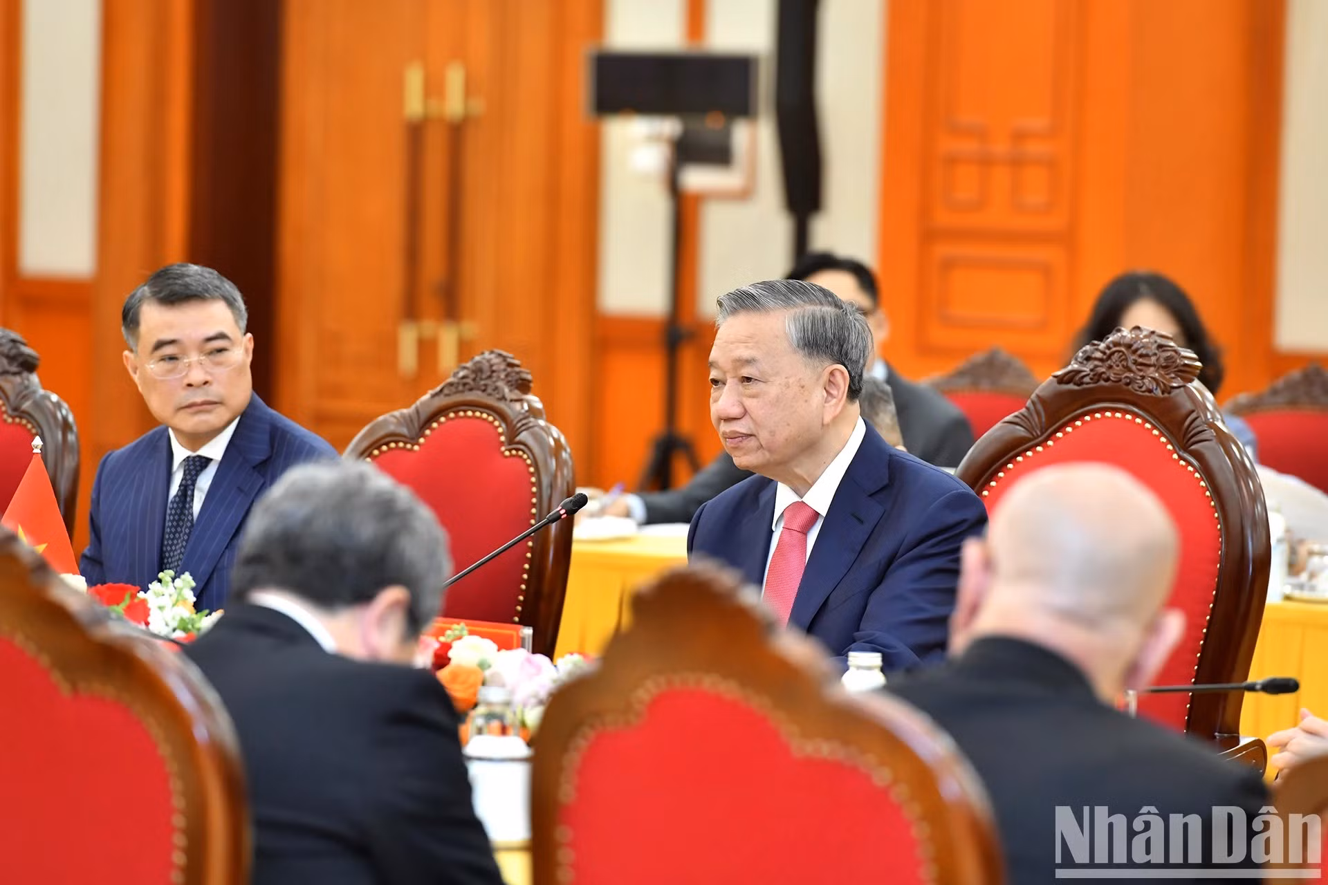 越共中央总书记苏林发表讲话。