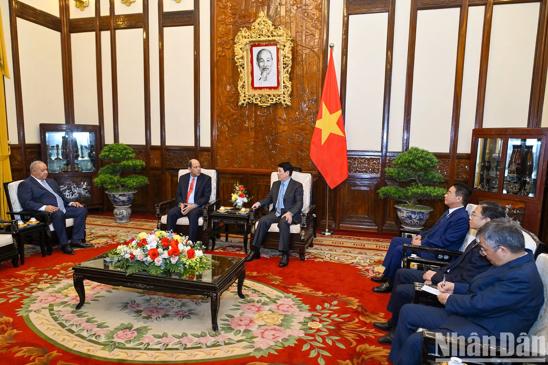 国家主席梁强会见多米尼加共和国新任驻越南大使Reinaldo Rafael Espinal Nunez。 国家主席梁强会见多米尼加共和国新任驻越南大使Reinaldo Rafael Espinal Nunez。