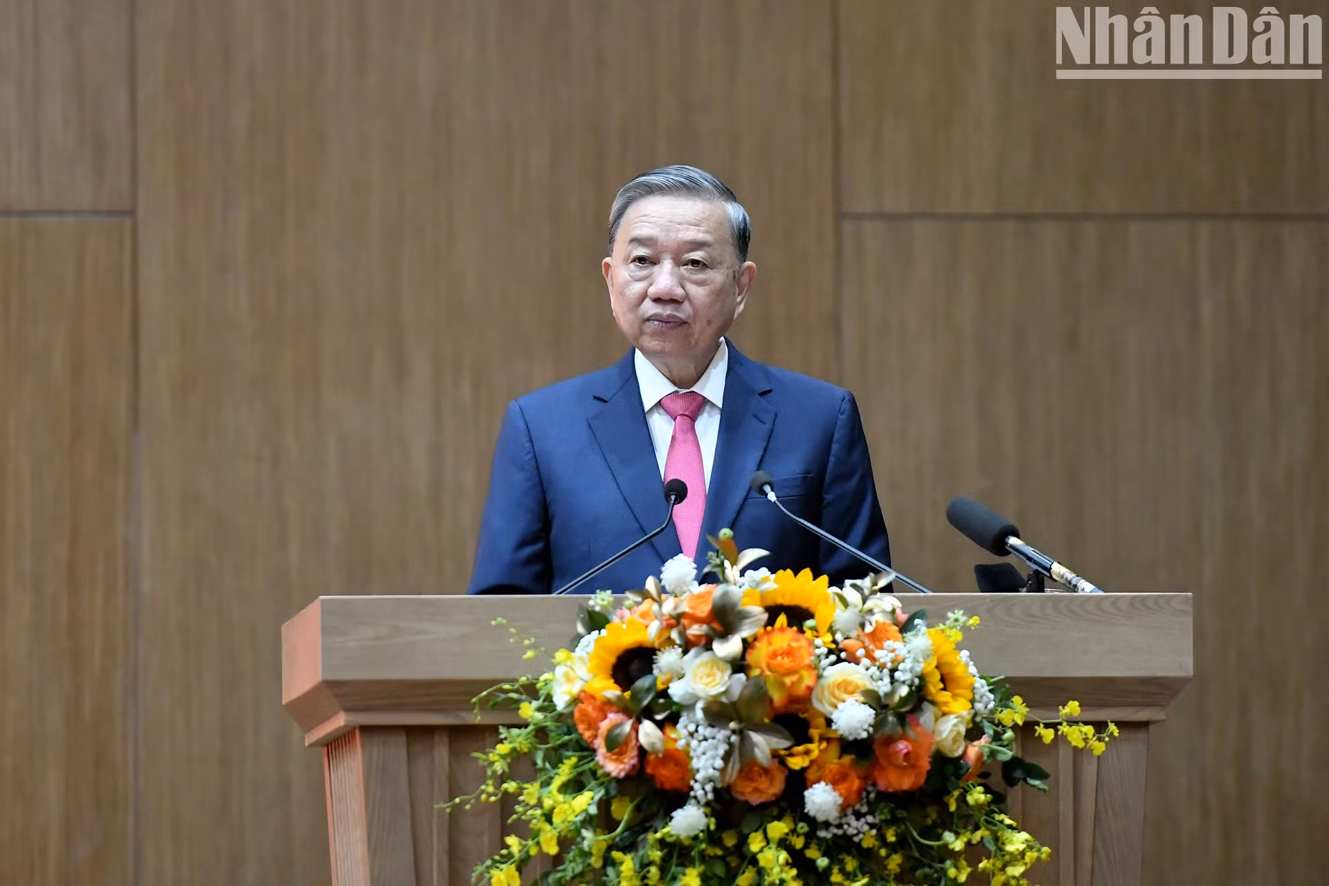 越共中央总书记苏林在会上致辞。