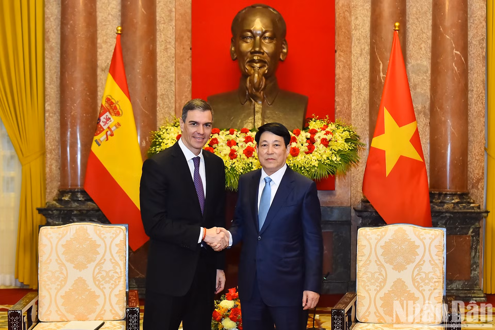 越南国家主席梁强和西班牙首相佩德罗·桑切斯。