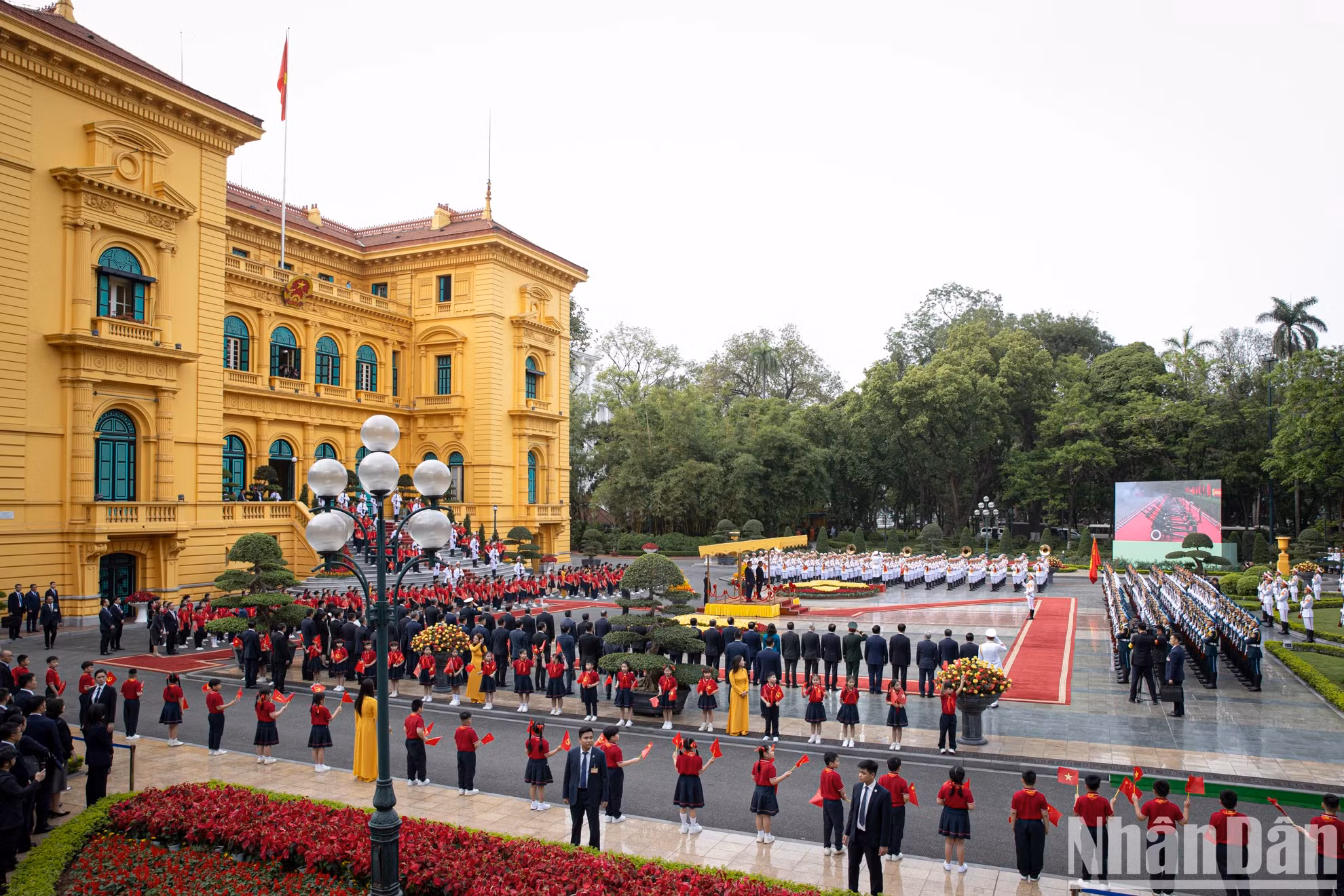 欢迎仪式场景。