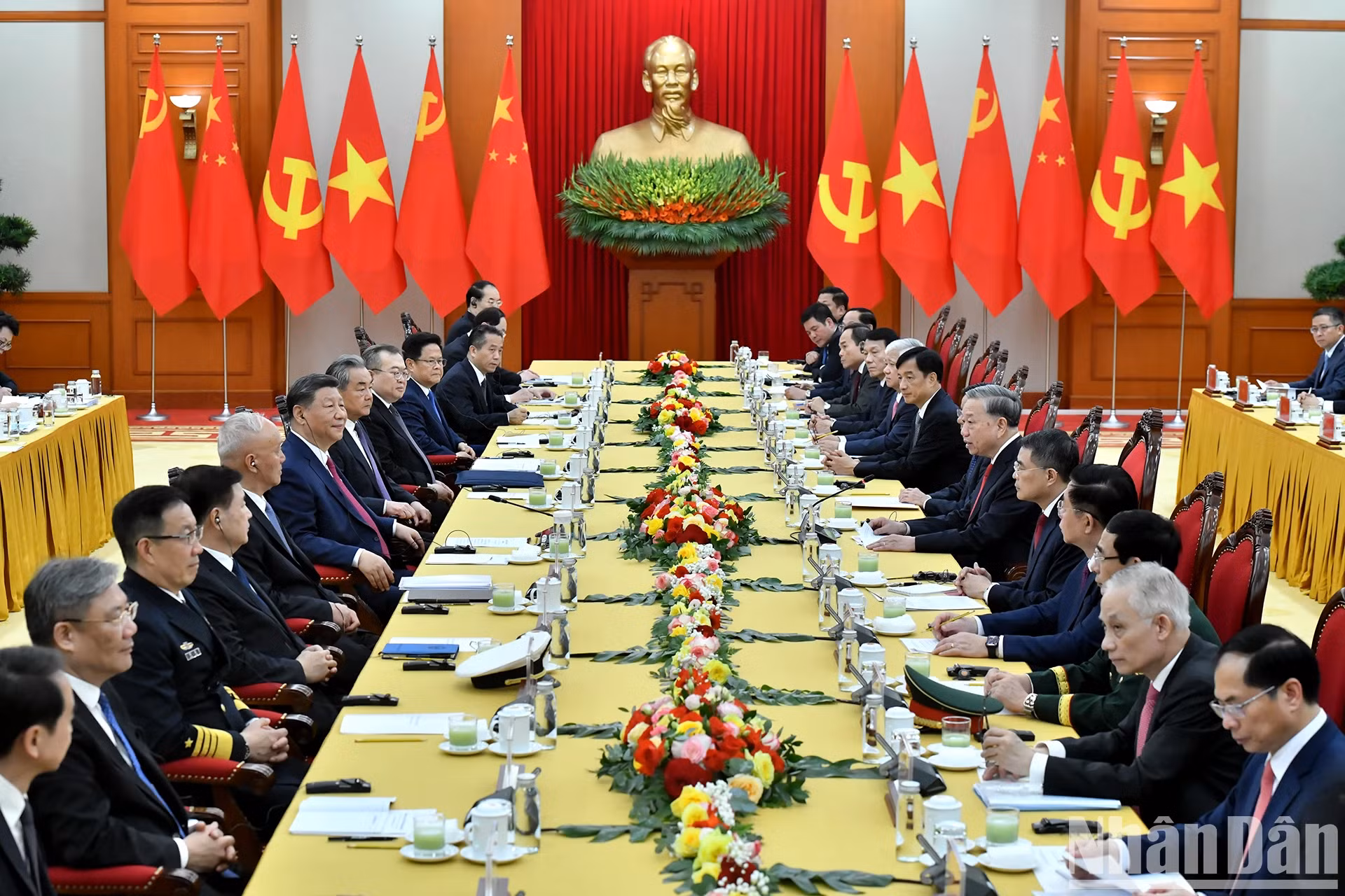越共中央总书记苏林与中共中央总书记、中国国家主席习近平举行会谈。