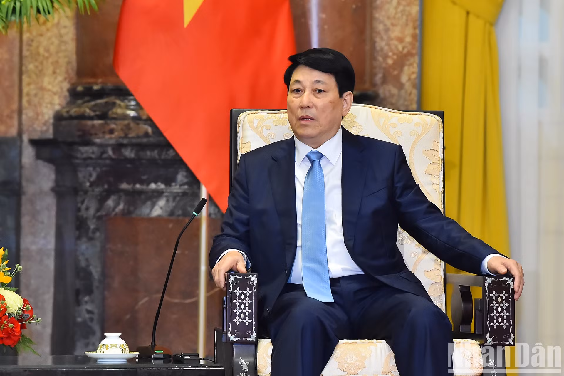 越南国家主席梁强在会见中致辞。