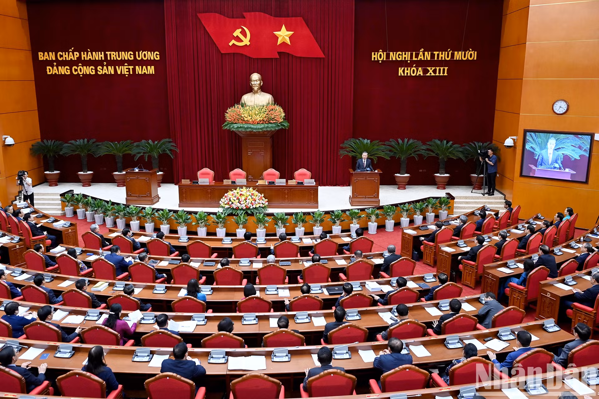会议全景。