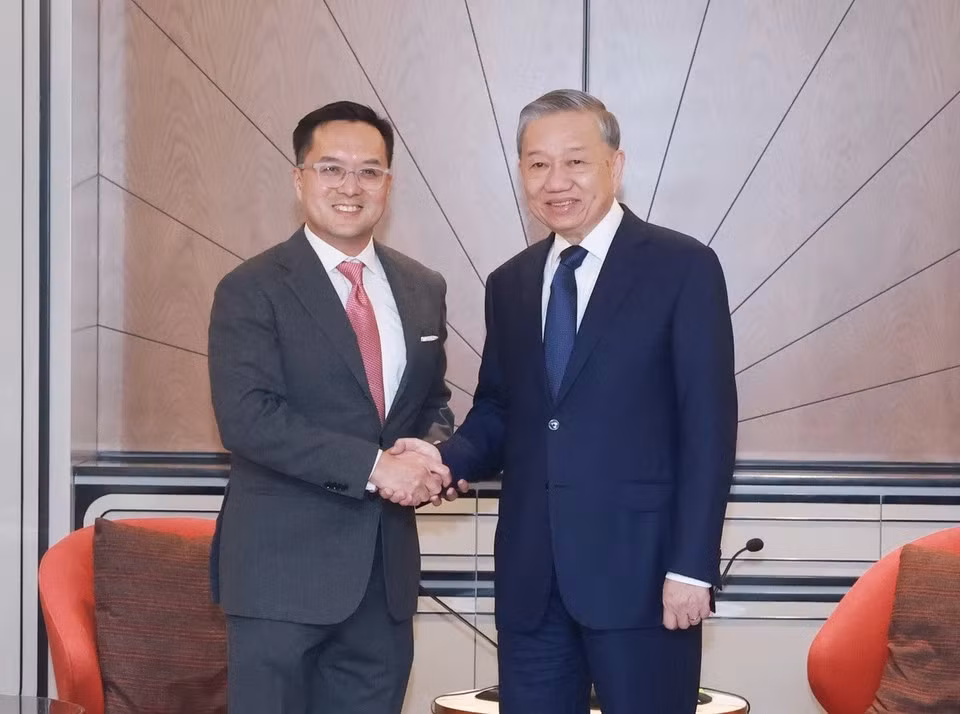 越共中央总书记苏林会见Gojek集团首席执行官兼董事长Patrick Walujo。