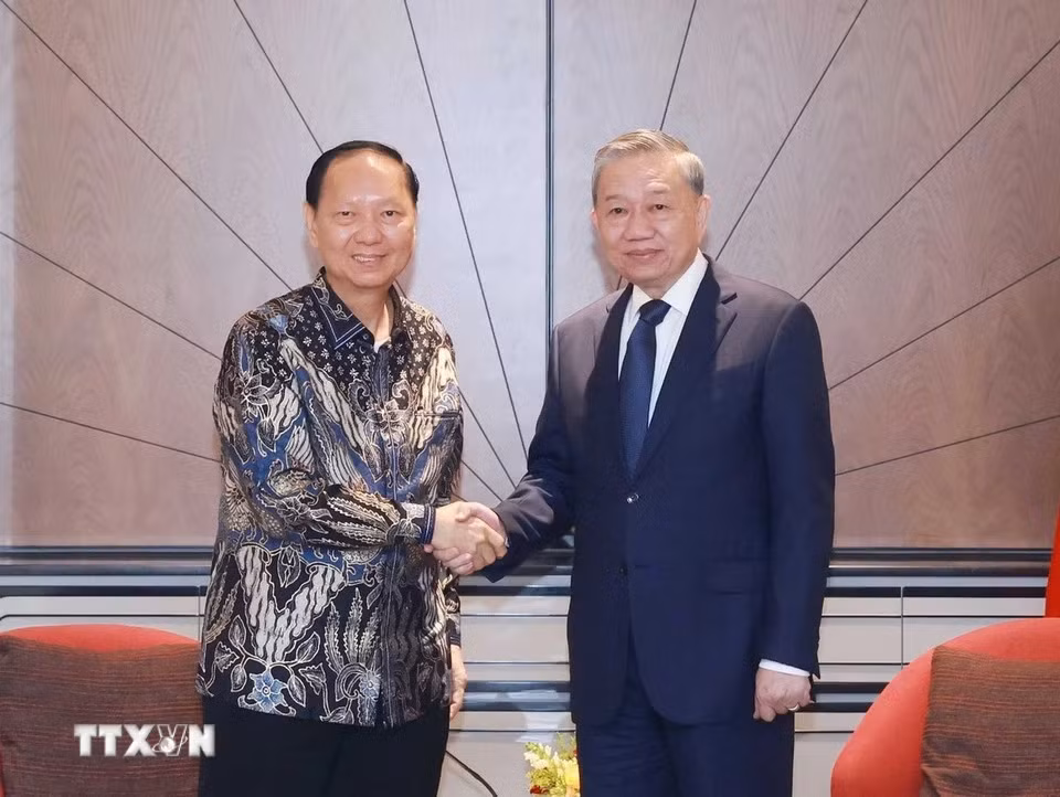 越共中央总书记苏林会见Sungai Budi集团经理Oey Alfred。