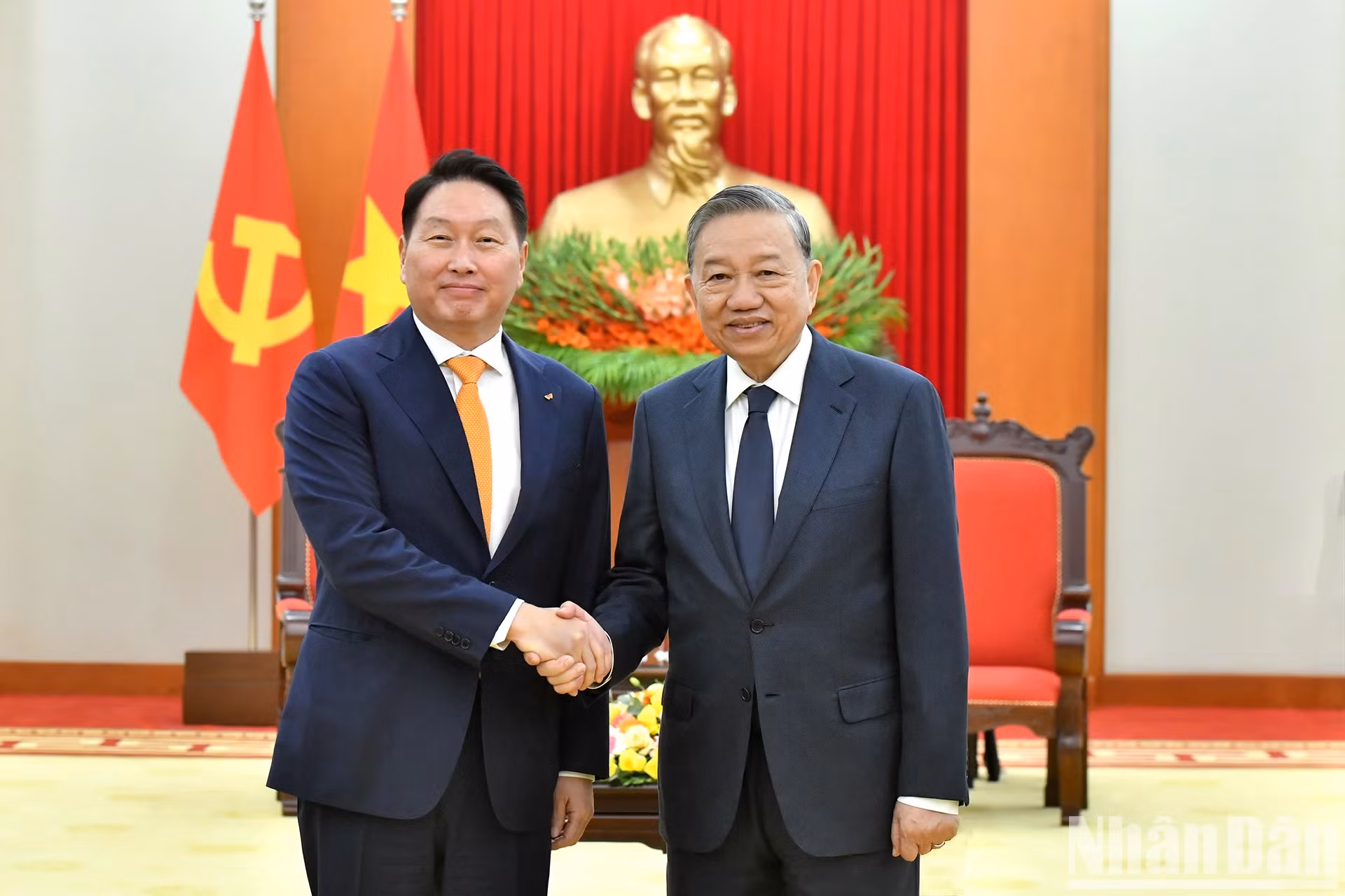 越共中央总书记苏林会见董事长崔泰源。