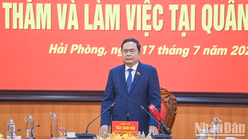 国会主席陈青敏在会上发表指导性讲话。