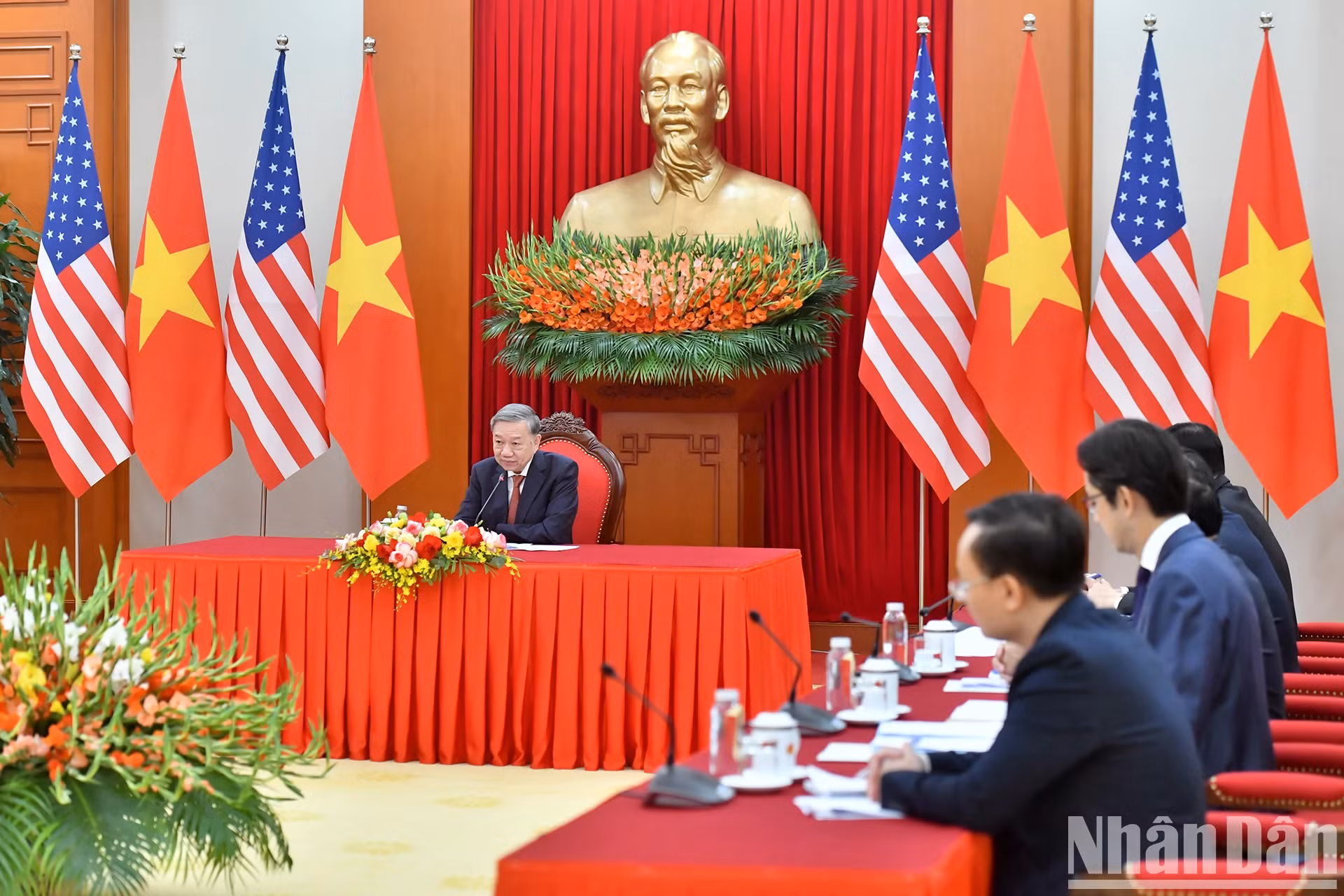 越共中央总书记苏林与美国新任总统特朗普通电话。