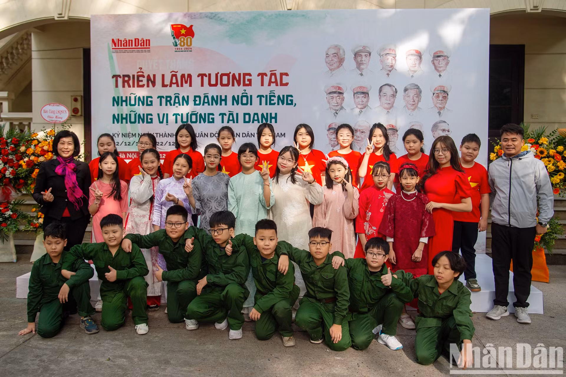 阮伯玉小学师生们在互动展。