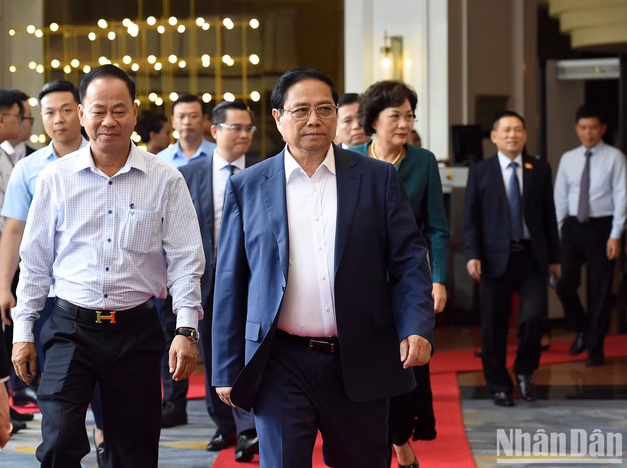 越南政府总理范明正出席隆城机场项目合同签字仪式。