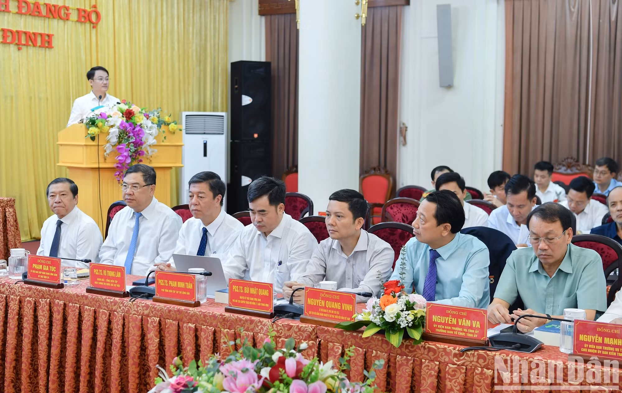 与会代表。