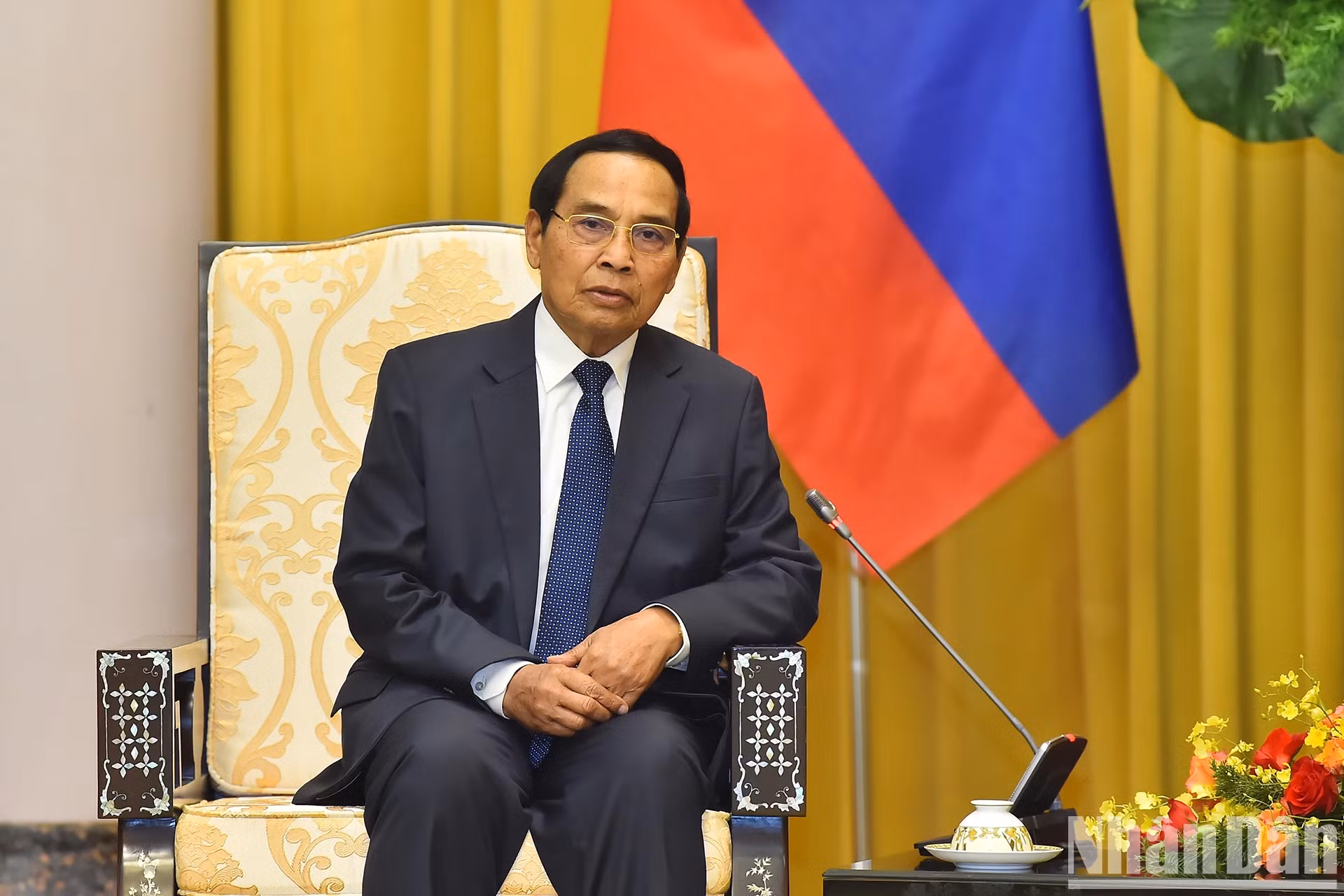 老挝人民革命党中央政治局委员、中央书记处常务书记兼老挝国家副主席本通·吉玛尼在会见中发表讲话。 老挝人民革命党中央政治局委员、中央书记处常务书记兼老挝国家副主席本通·吉玛尼在会见中发表讲话。