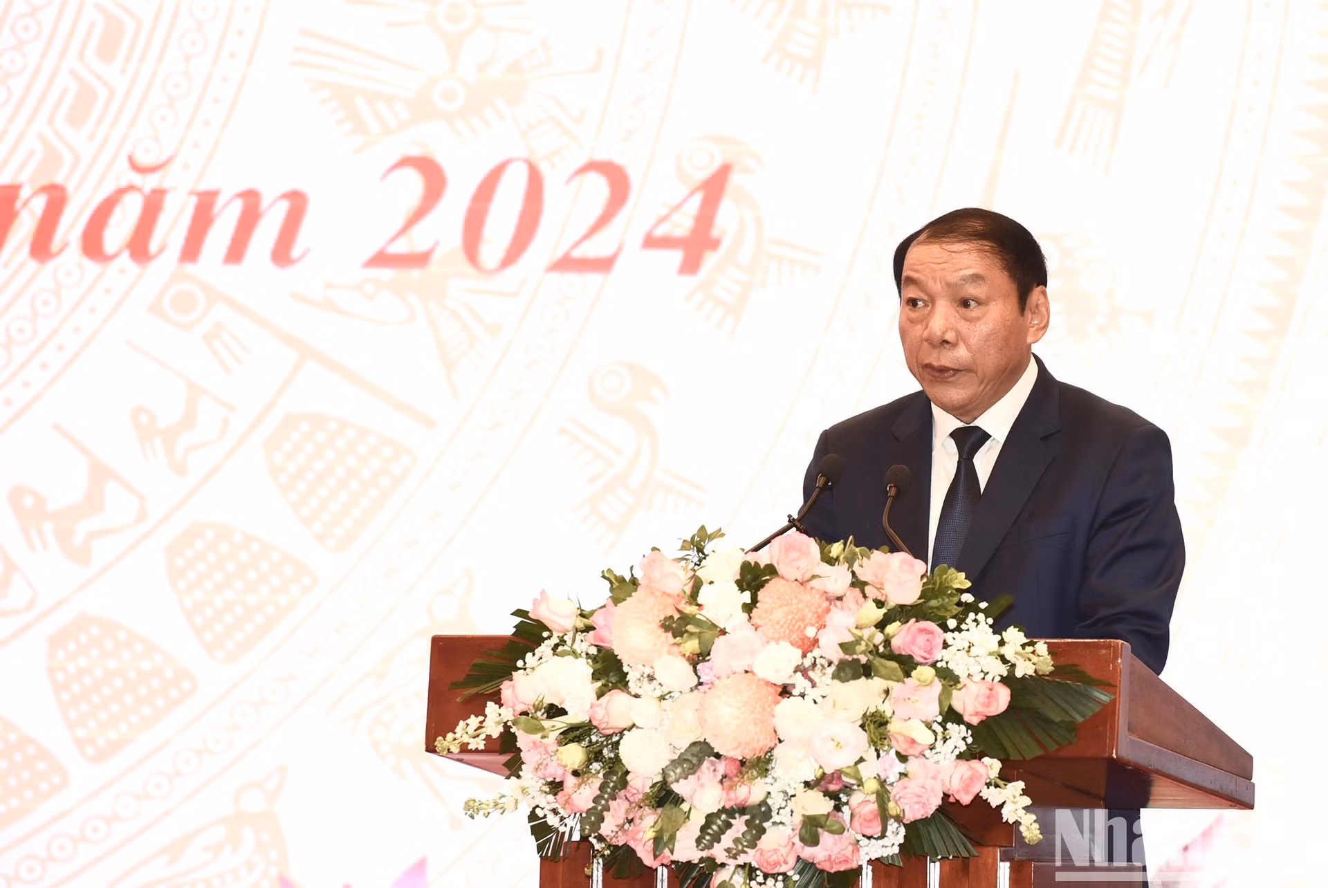 越南文化体育与旅游部部长阮文雄在会上发表讲话。 越南文化体育与旅游部部长阮文雄在会上发表讲话。