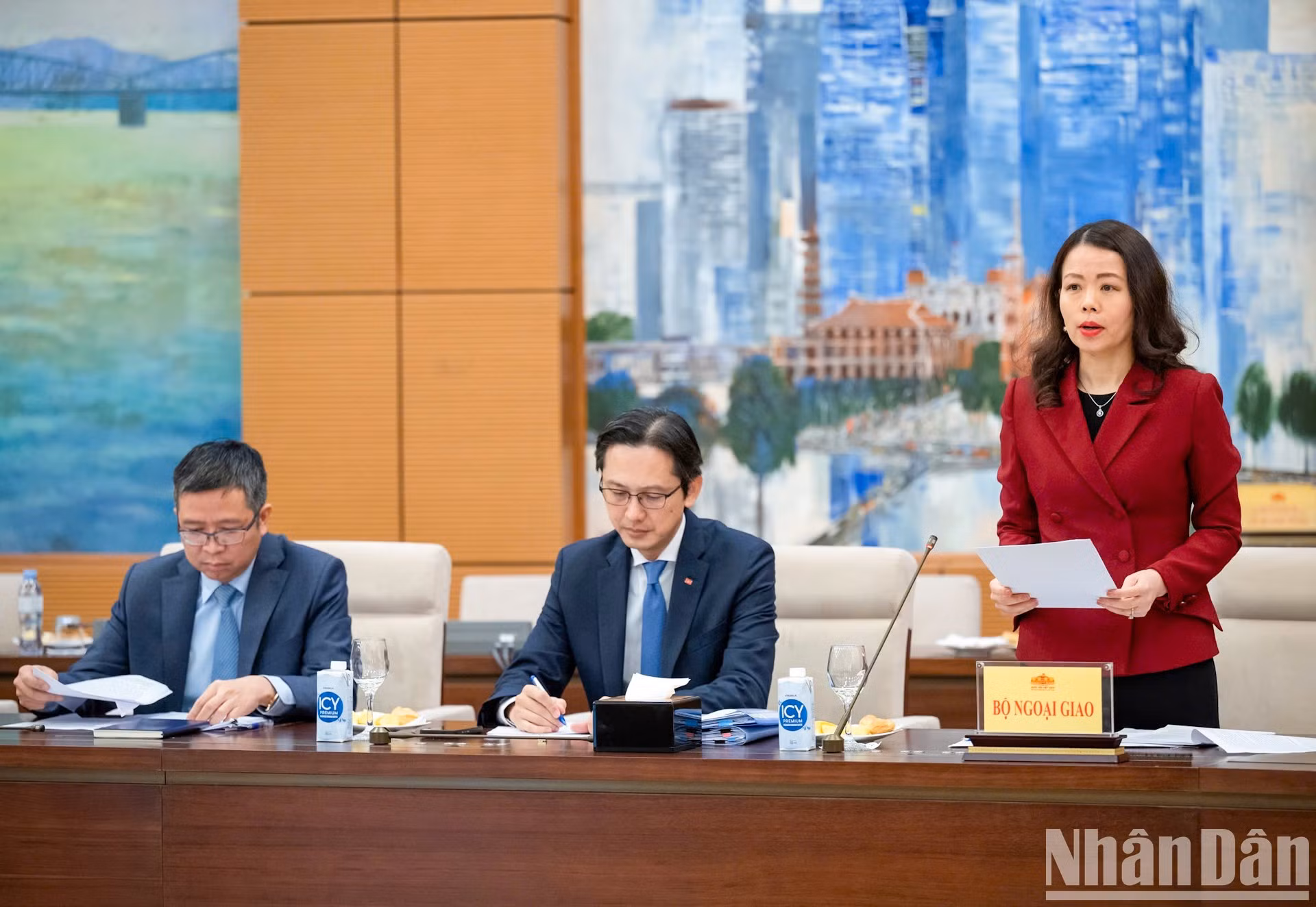 越南外交部副部长阮明姮在会上发言。
